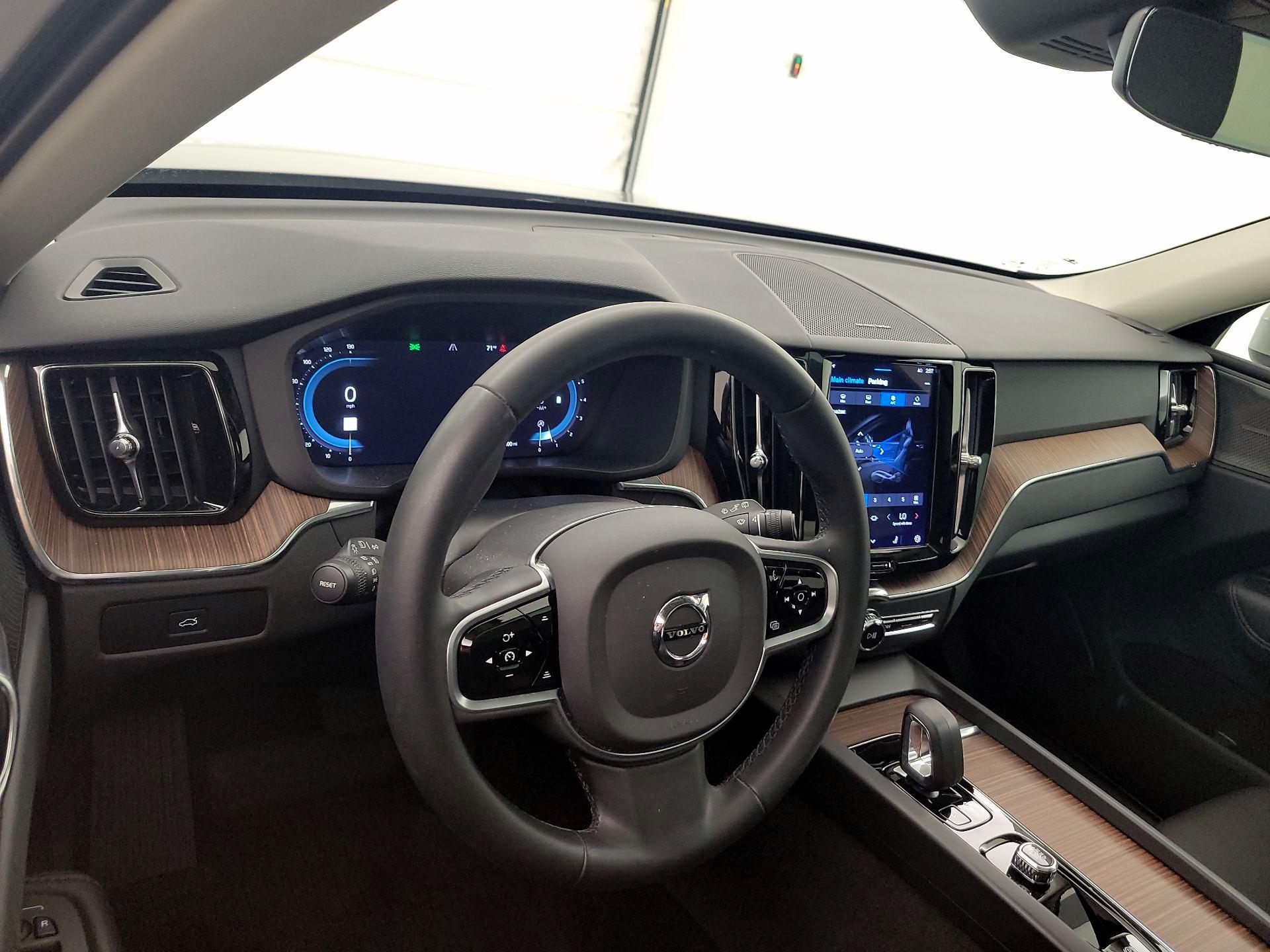 Thumbnail: 2023 Volvo XC60 - 9