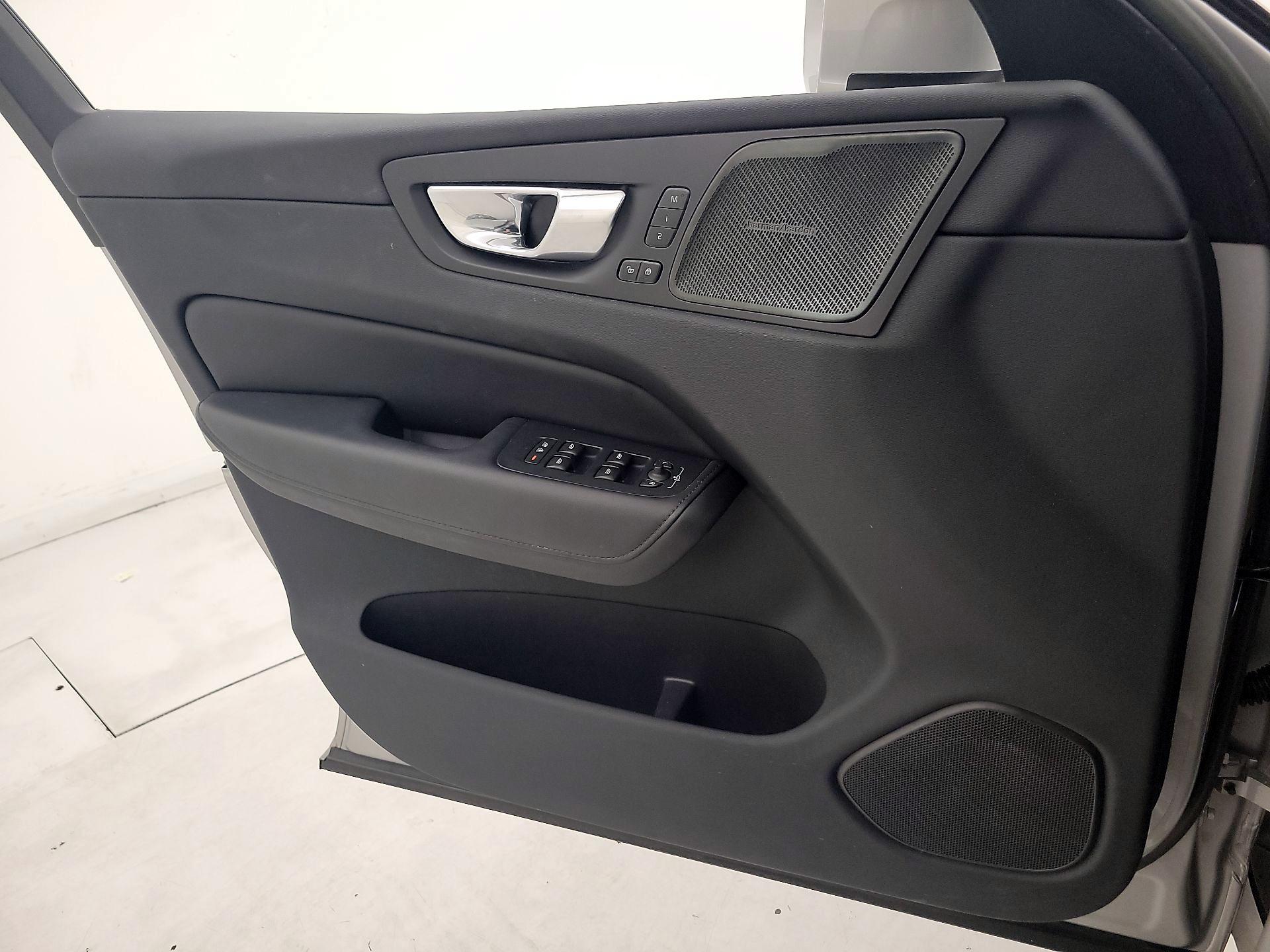 Thumbnail: 2023 Volvo XC60 - 12