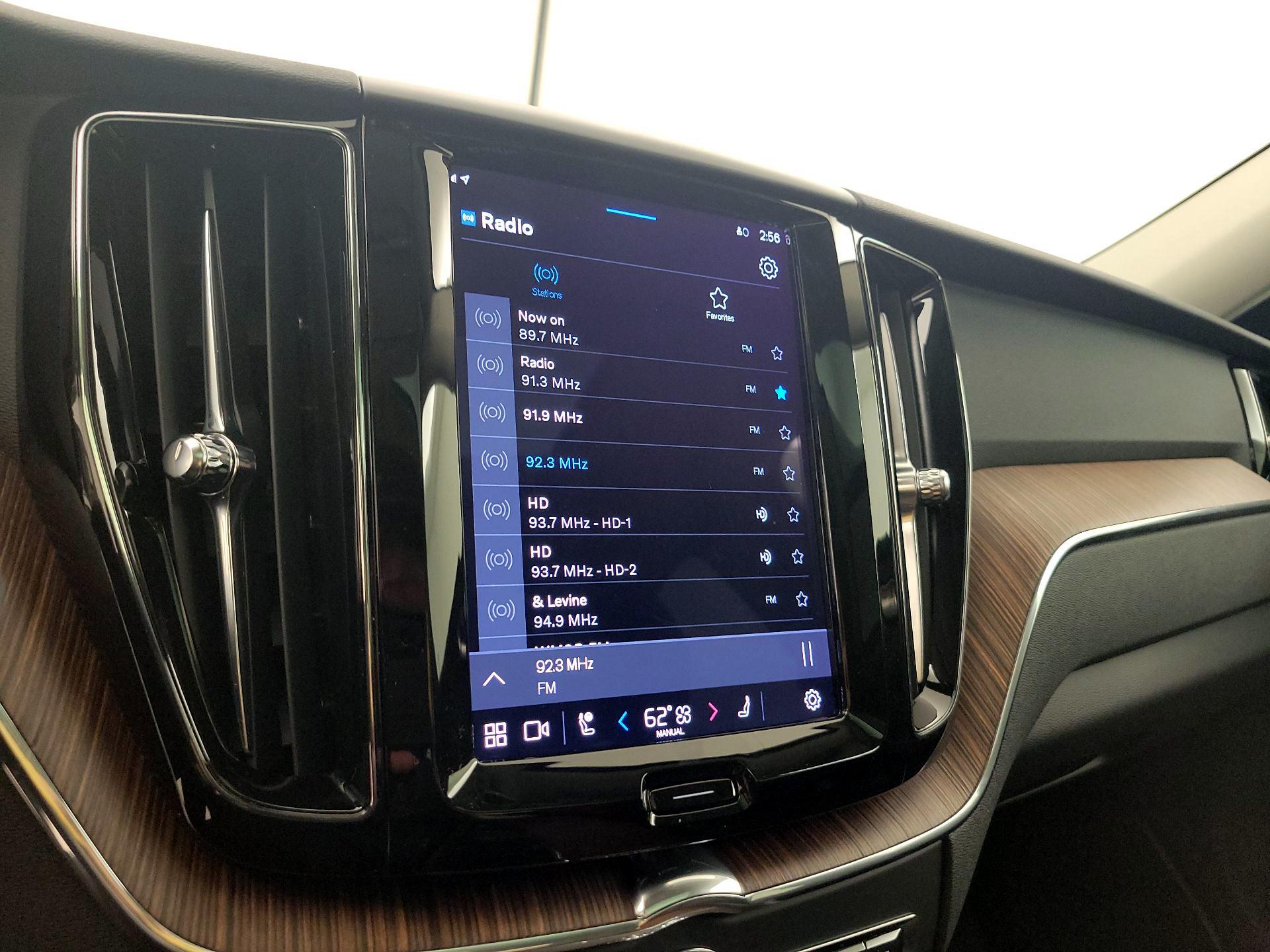 Thumbnail: 2023 Volvo XC60 - 16