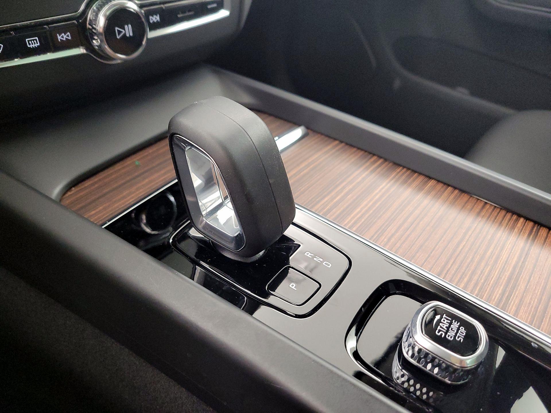 Thumbnail: 2023 Volvo XC60 - 18