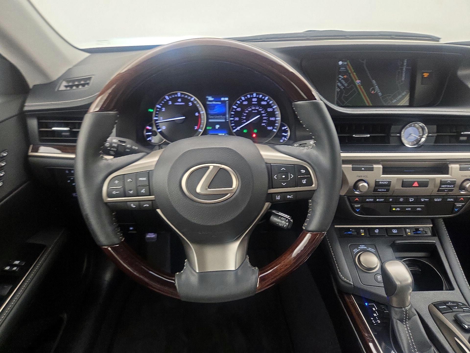Thumbnail: 2017 Lexus ES - 10
