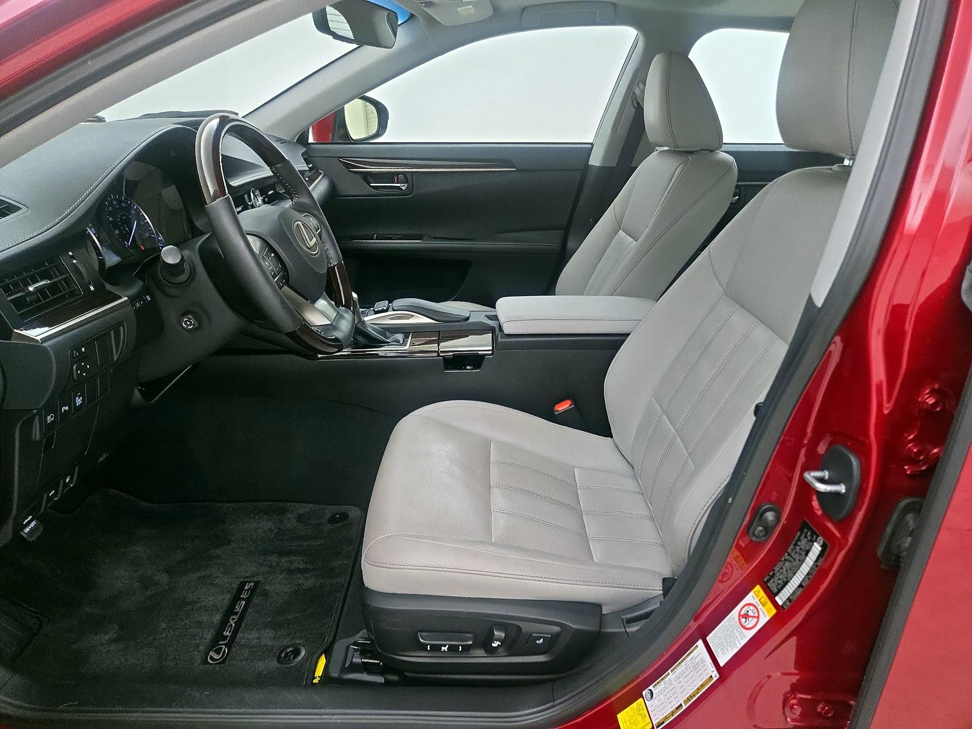 Thumbnail: 2017 Lexus ES - 11