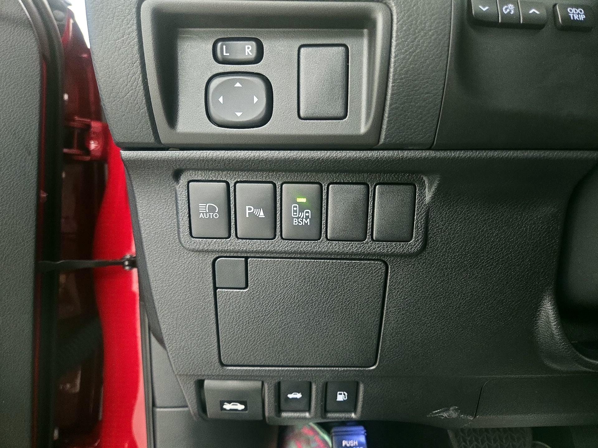 Thumbnail: 2017 Lexus ES - 13