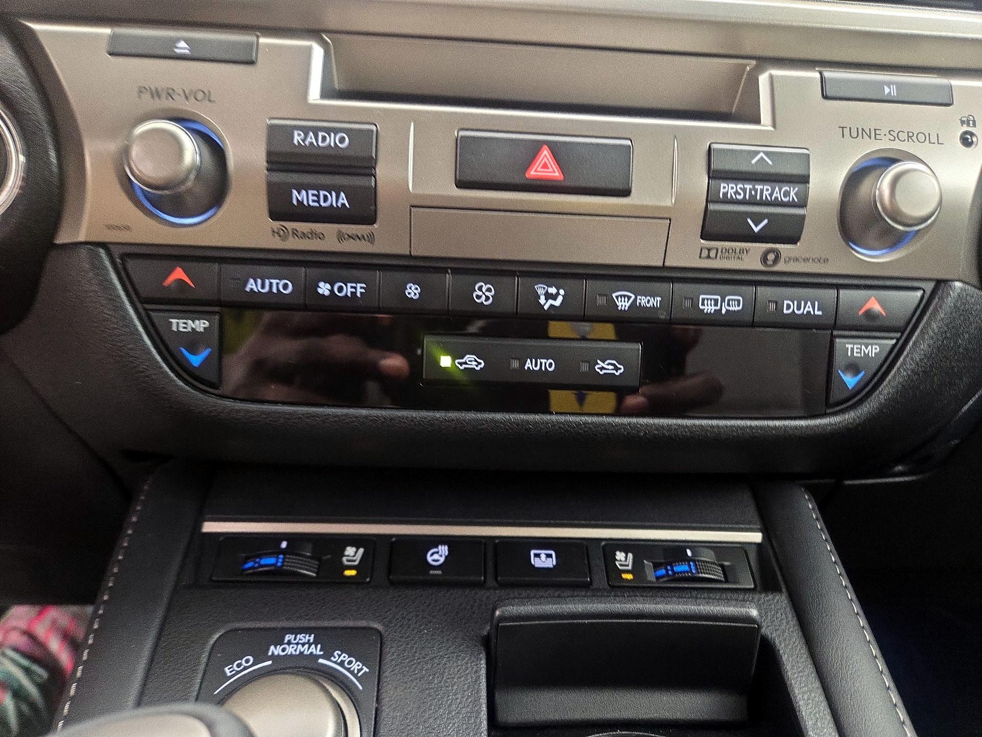 Thumbnail: 2017 Lexus ES - 17