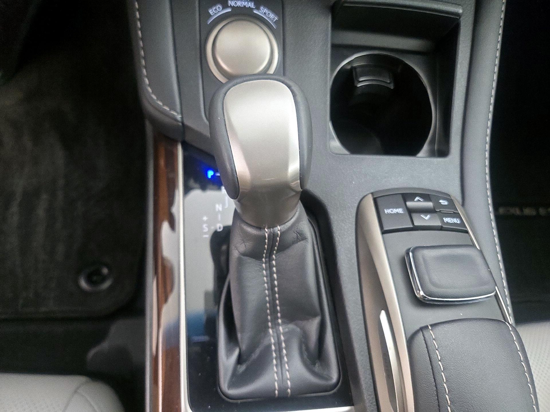 Thumbnail: 2017 Lexus ES - 18