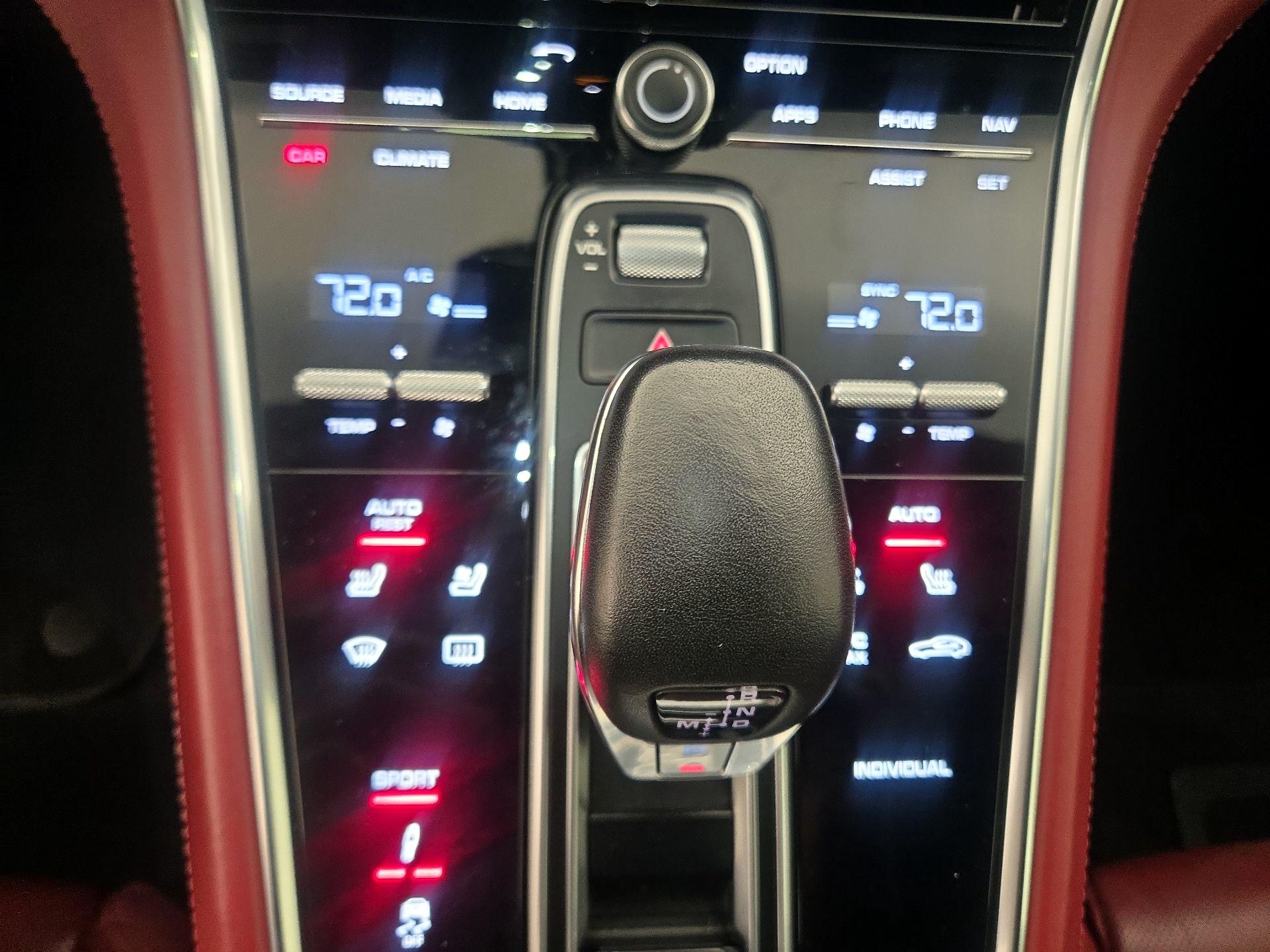 Thumbnail: 2018 Porsche Panamera - 17