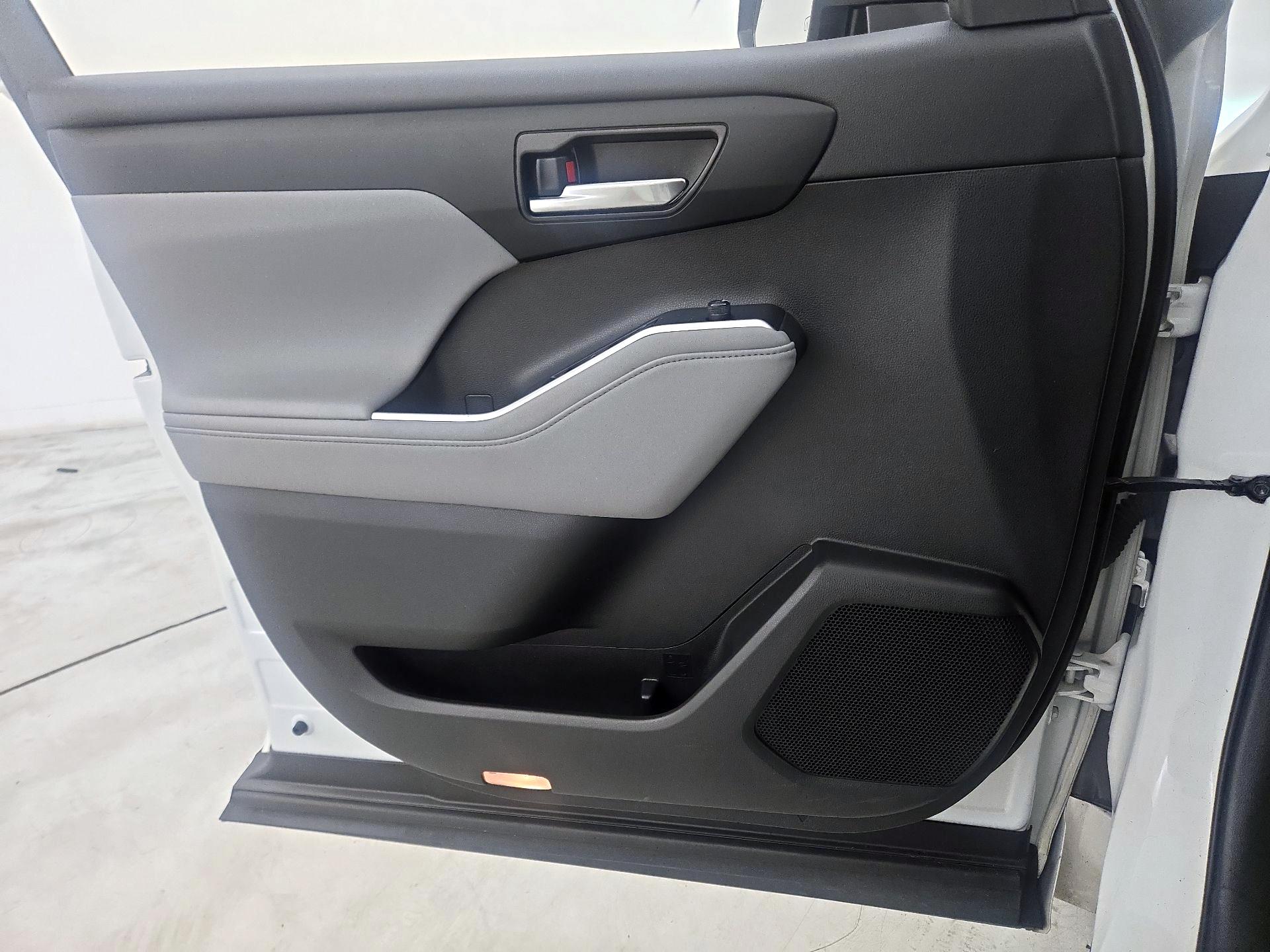 Thumbnail: 2020 Toyota Highlander - 12