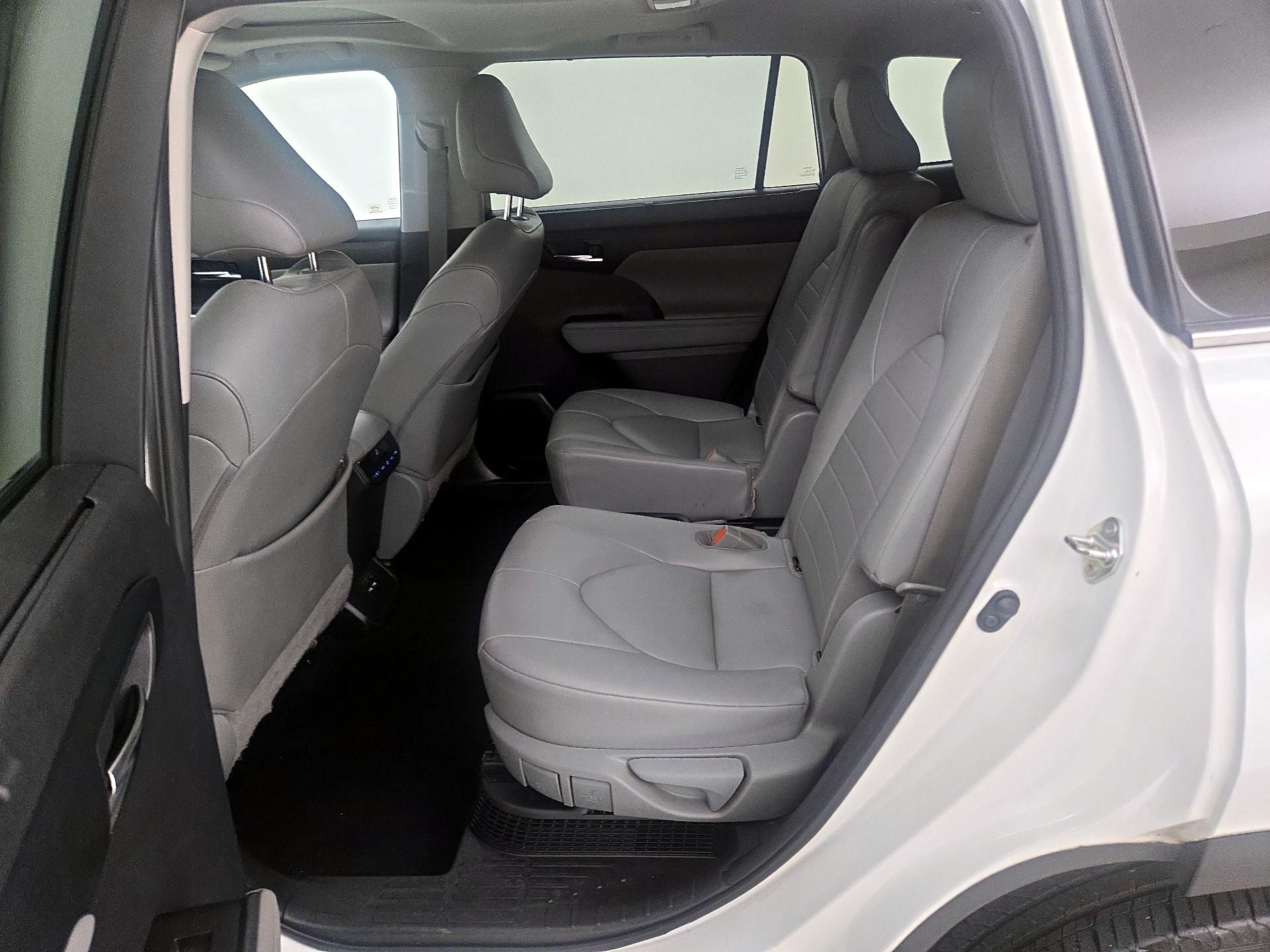 Thumbnail: 2020 Toyota Highlander - 20