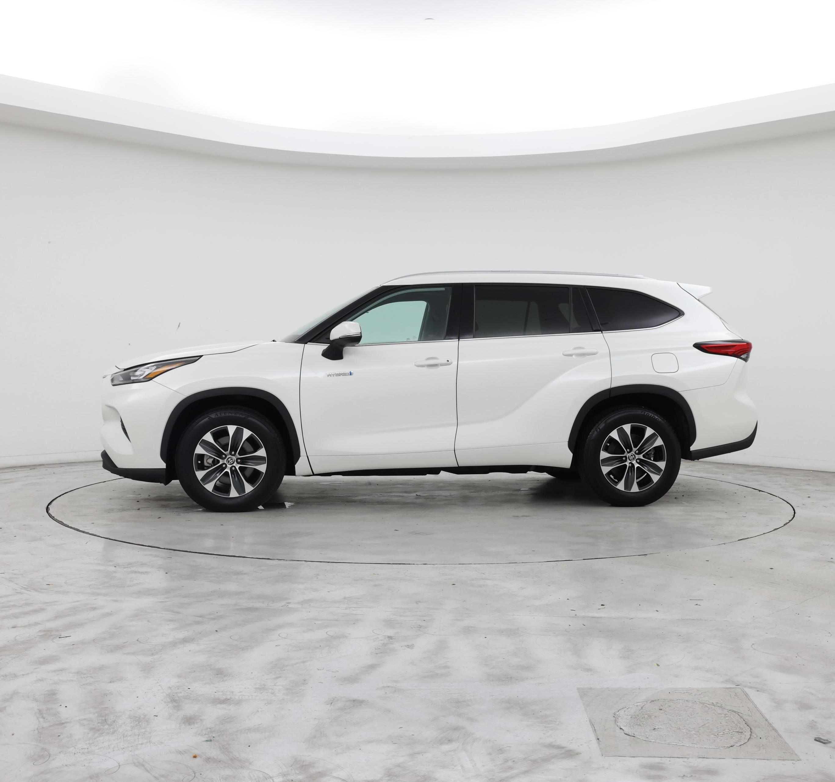 Thumbnail: 2020 Toyota Highlander - 3
