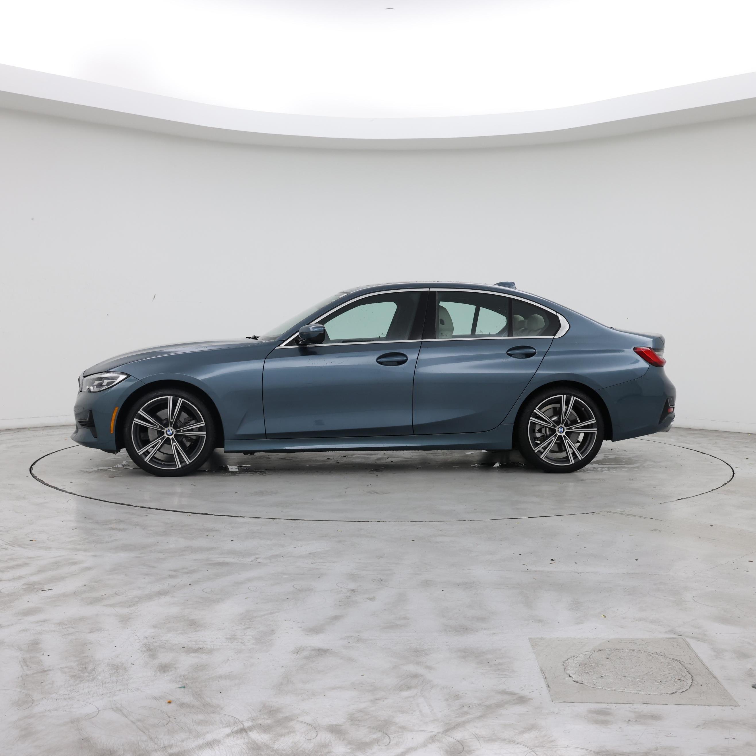 Thumbnail: 2021 BMW 3 Series - 3