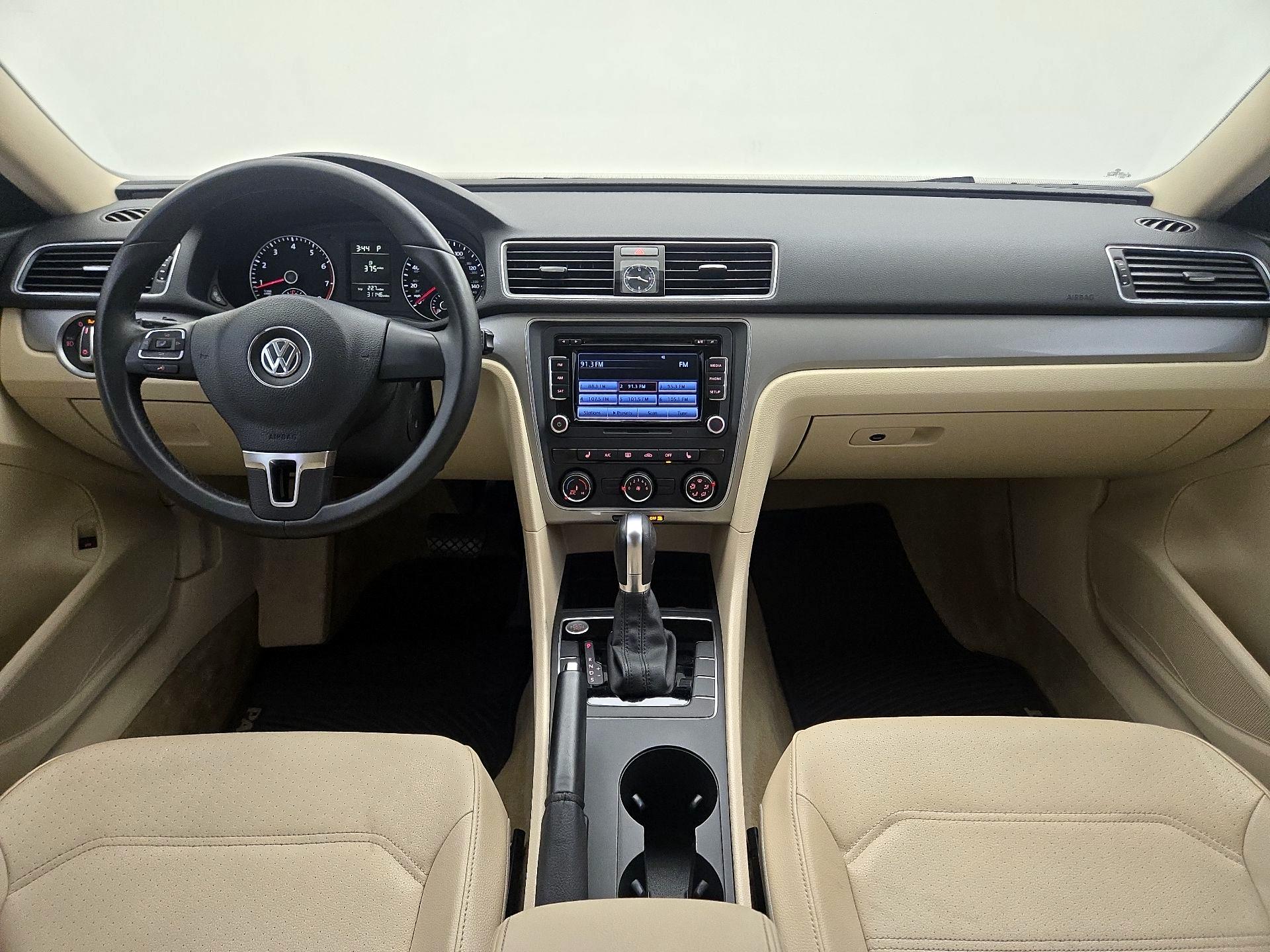 Thumbnail: 2015 Volkswagen Passat - 9