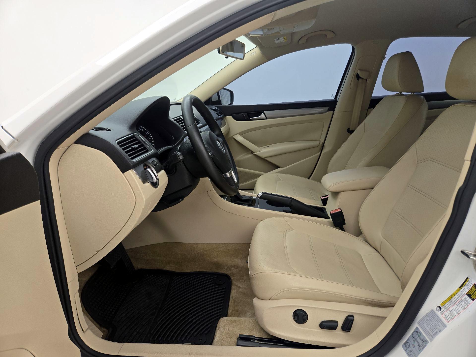 Thumbnail: 2015 Volkswagen Passat - 11