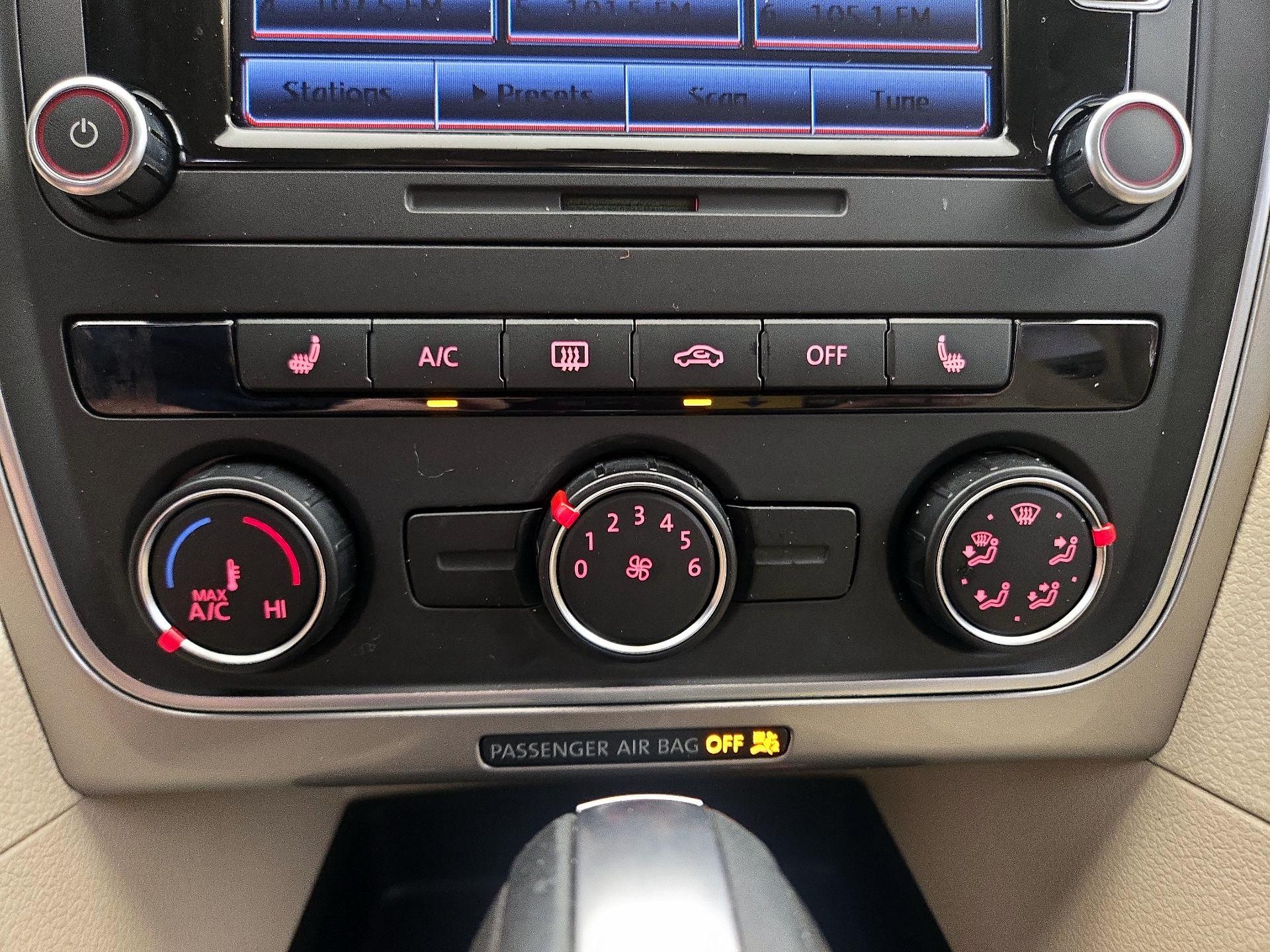 Thumbnail: 2015 Volkswagen Passat - 16