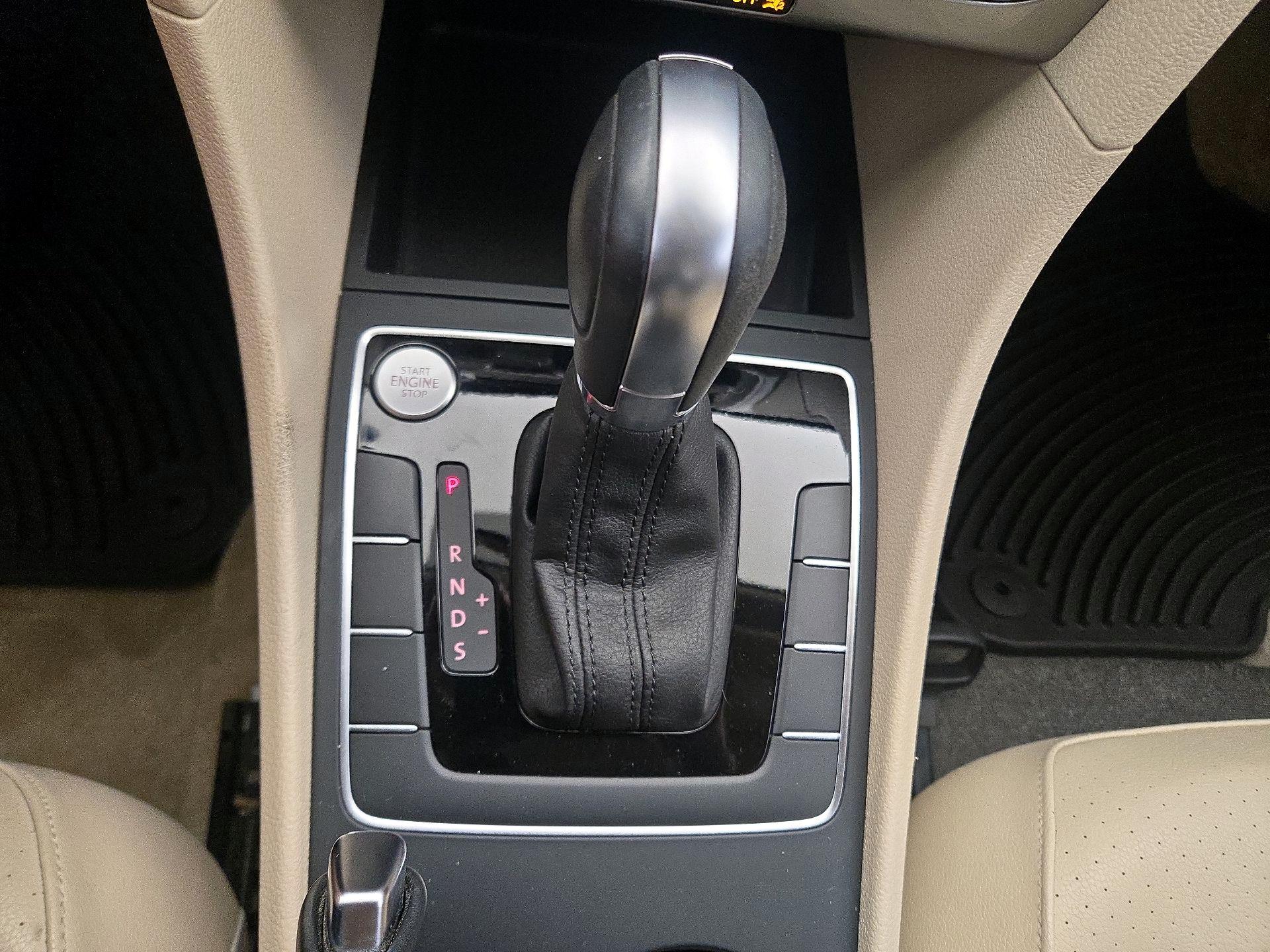 Thumbnail: 2015 Volkswagen Passat - 17