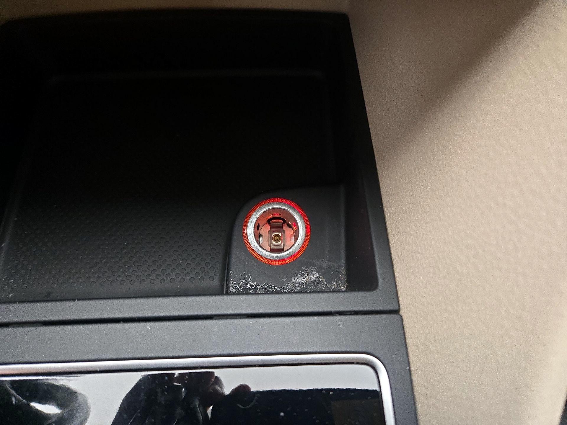 Thumbnail: 2015 Volkswagen Passat - 18