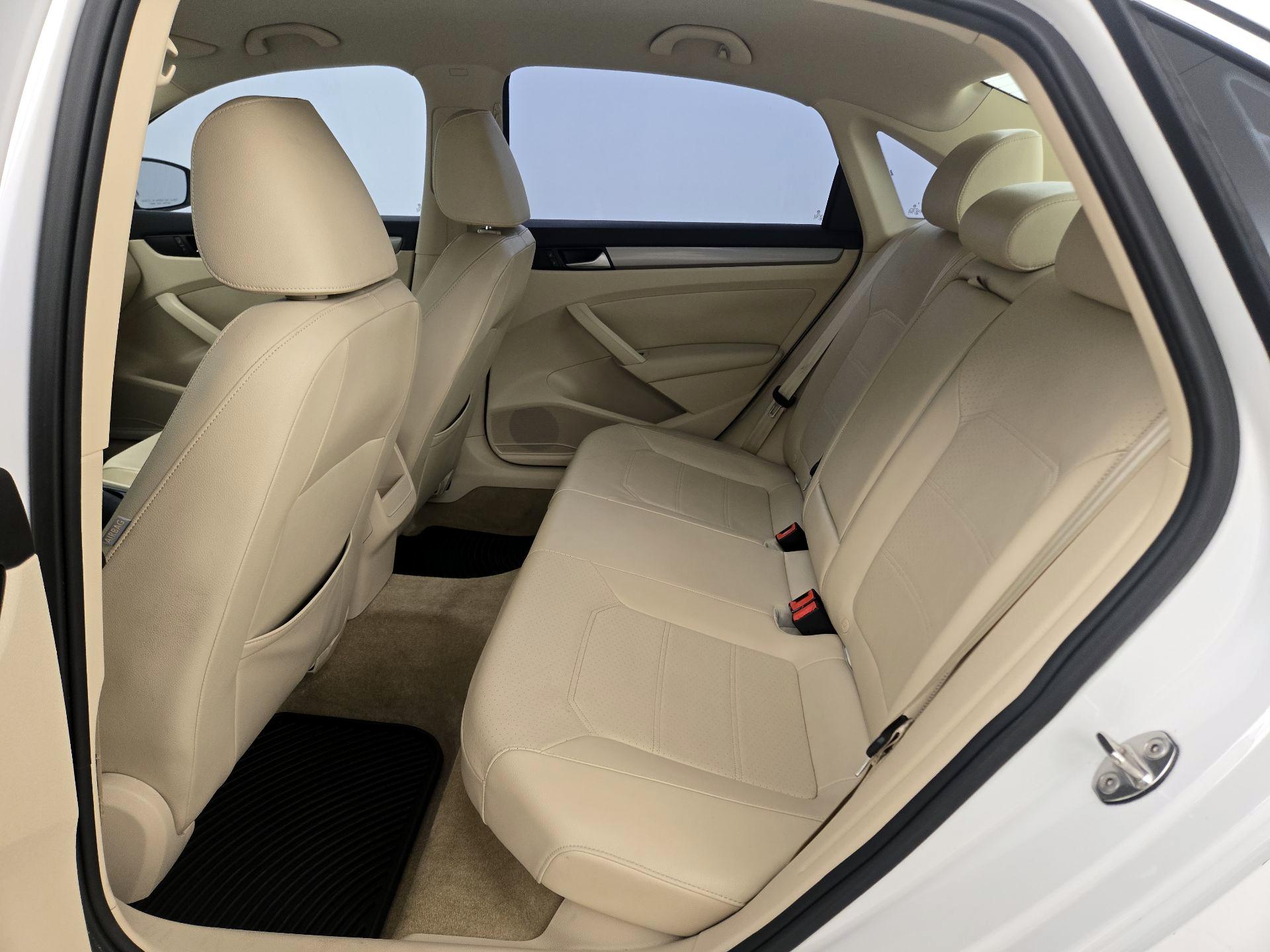 Thumbnail: 2015 Volkswagen Passat - 19