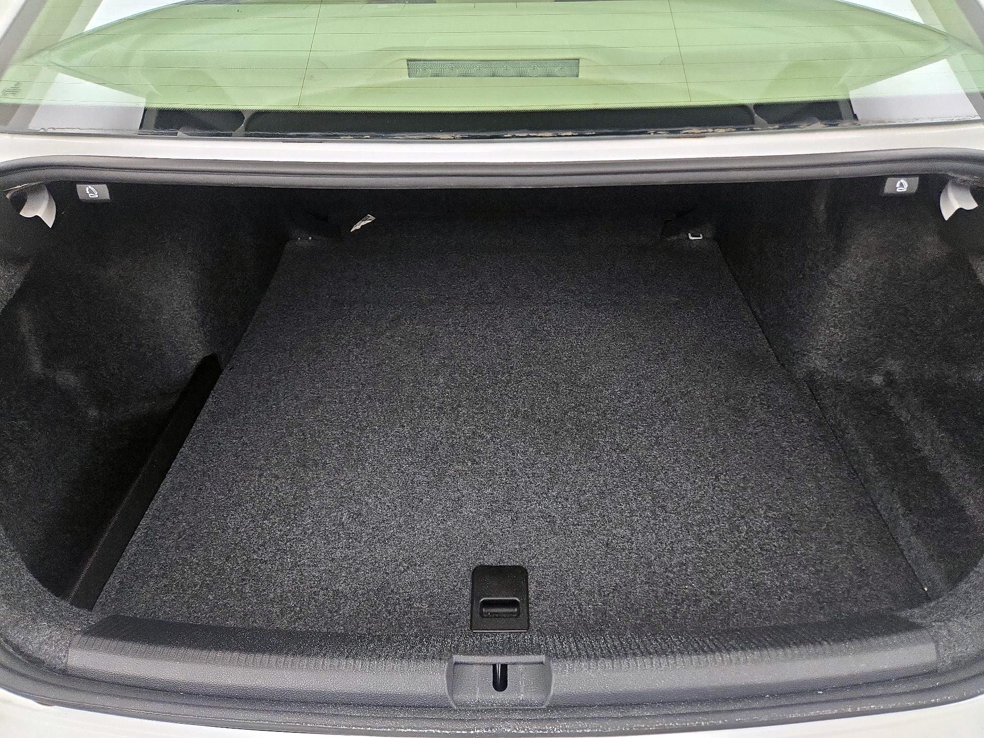 Thumbnail: 2015 Volkswagen Passat - 20