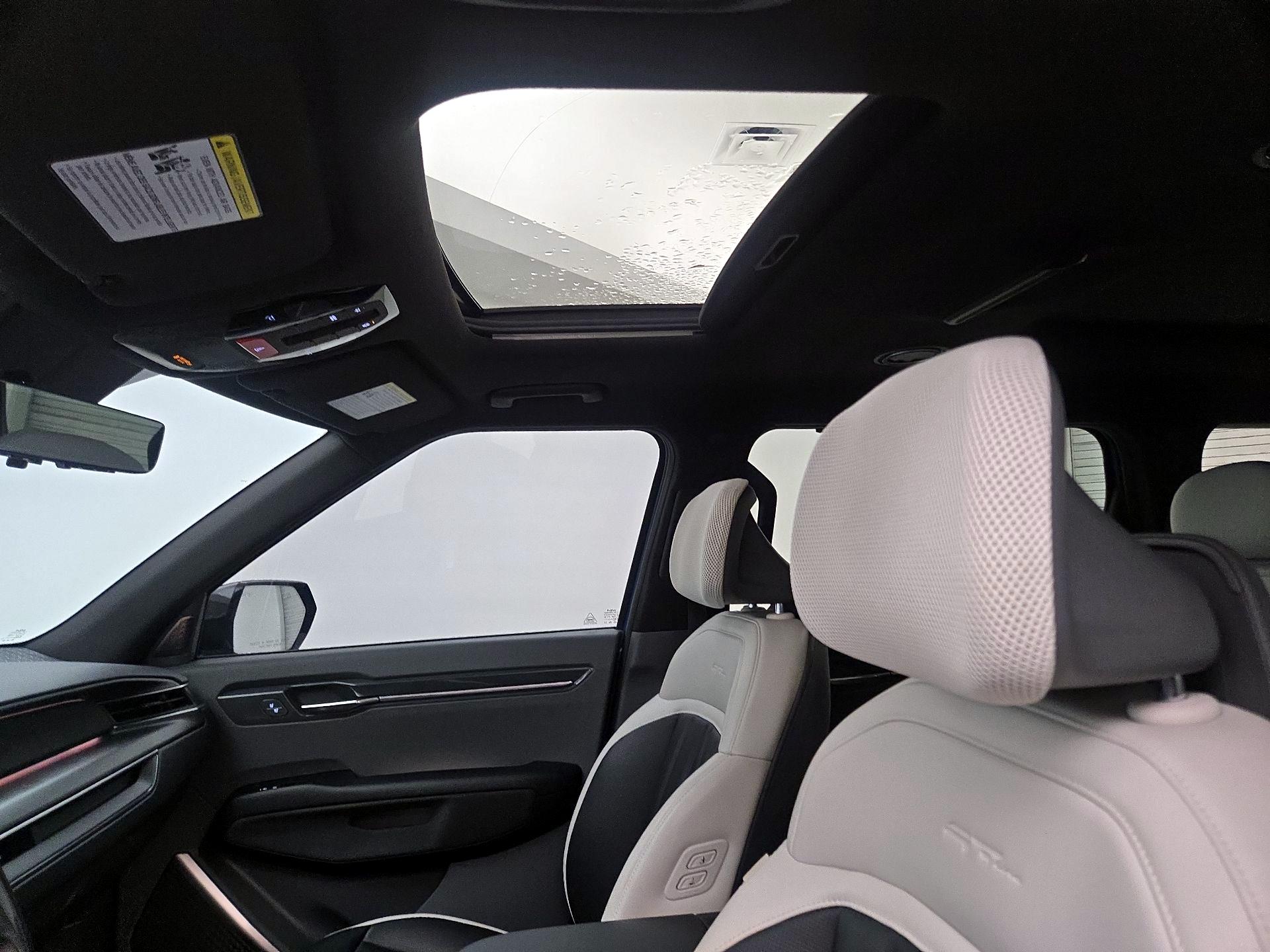 Thumbnail: 2024 Kia EV9 - 20