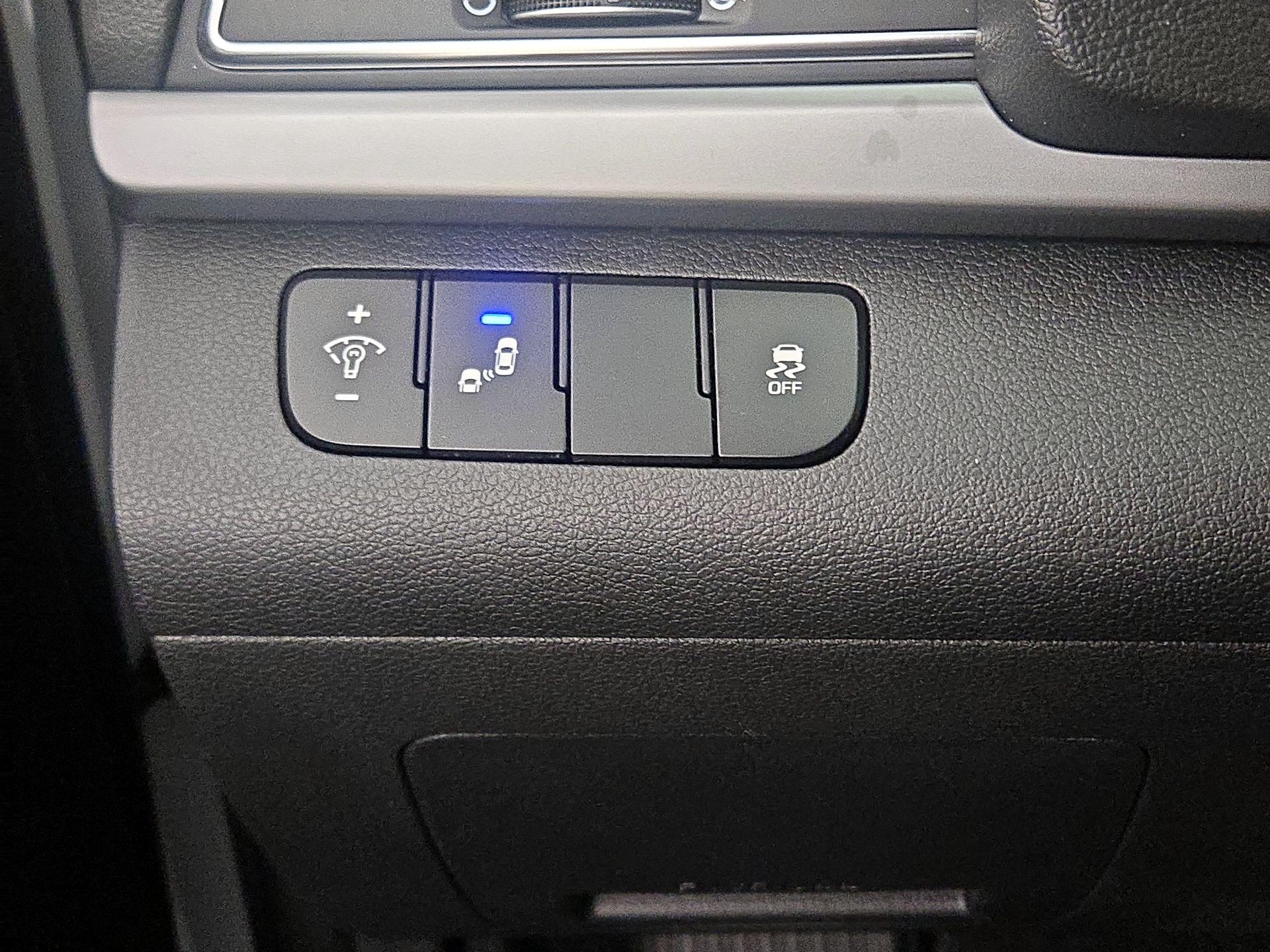 Thumbnail: 2017 Hyundai Elantra - 13