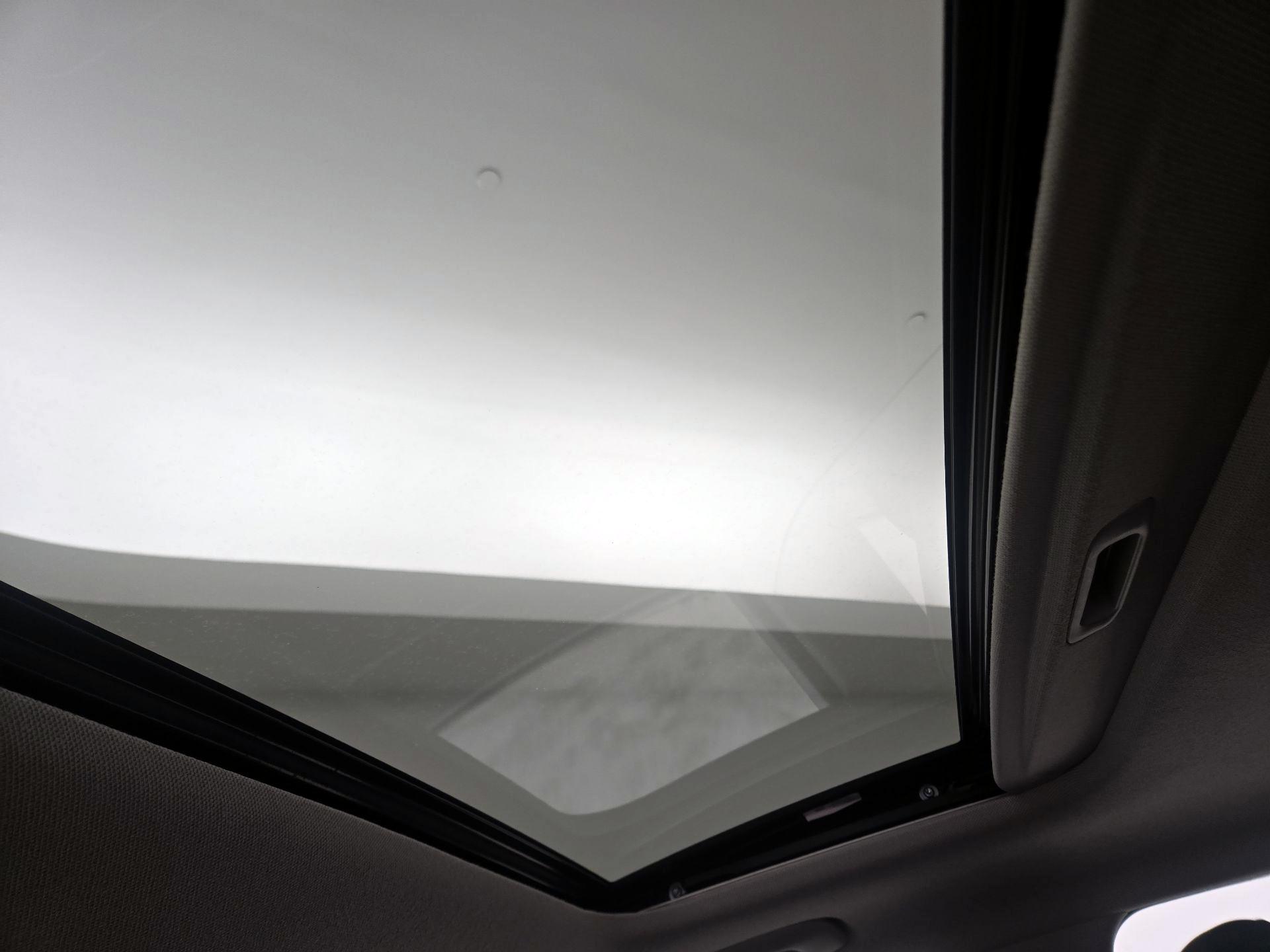 Thumbnail: 2017 Hyundai Elantra - 19