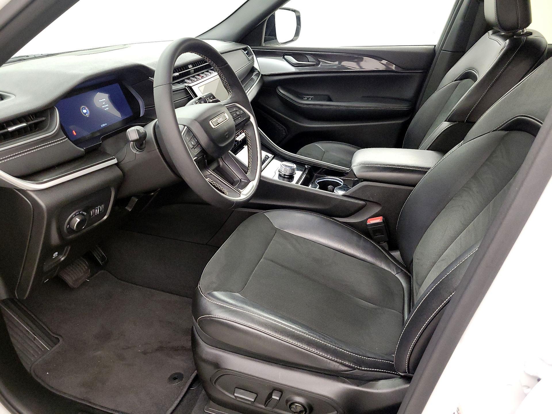 Thumbnail: 2023 Jeep Grand Cherokee - 11