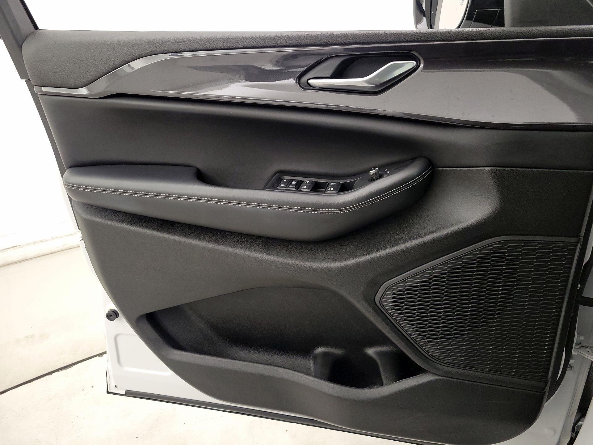 Thumbnail: 2023 Jeep Grand Cherokee - 12