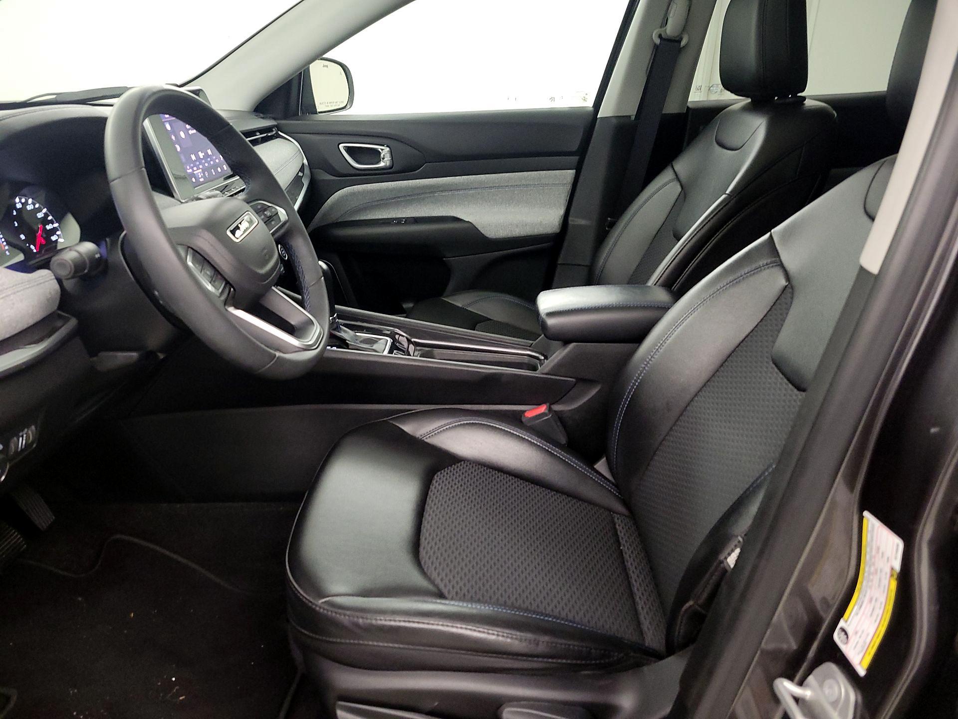 Thumbnail: 2022 Jeep Compass - 11