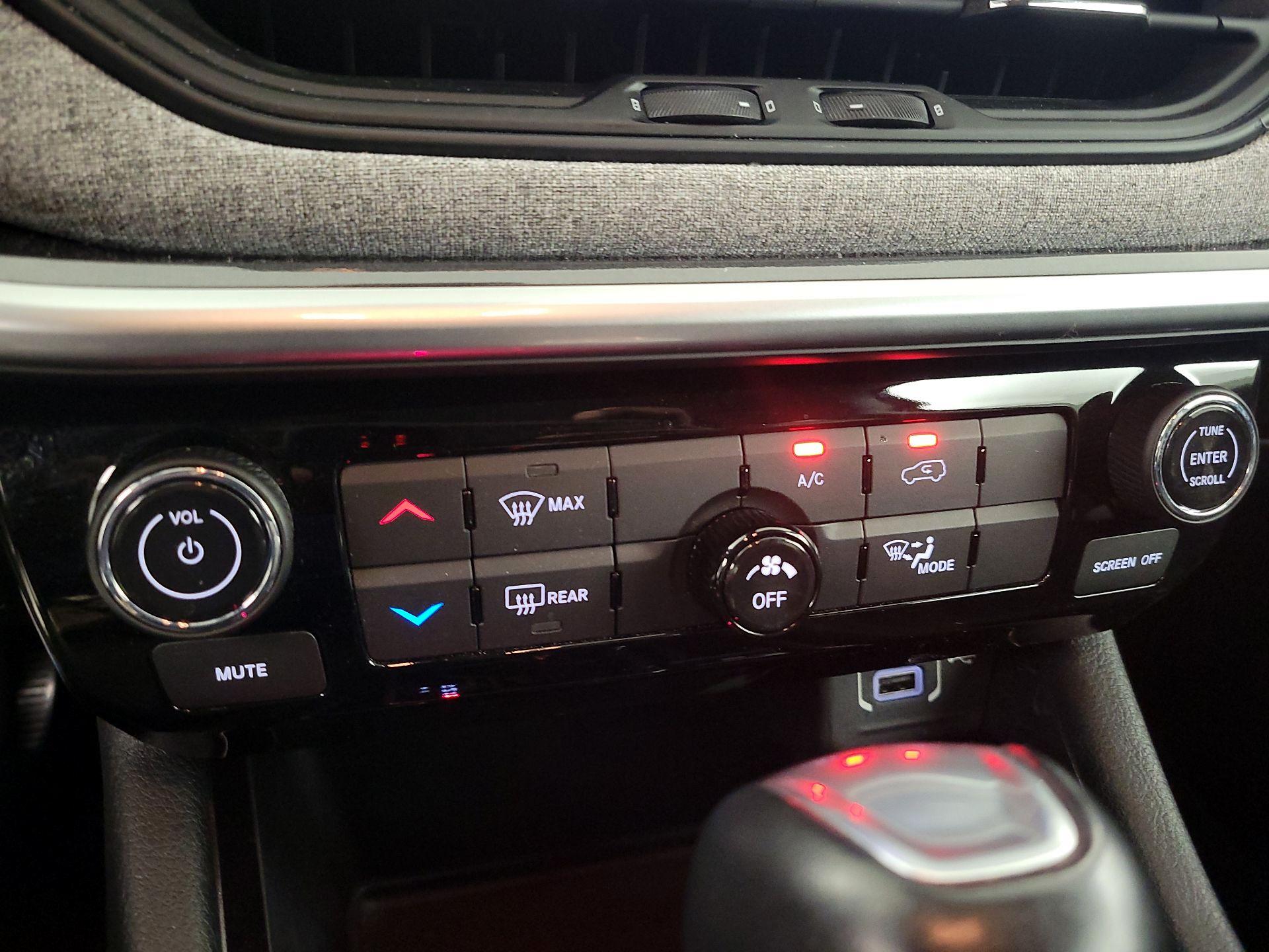 Thumbnail: 2022 Jeep Compass - 16