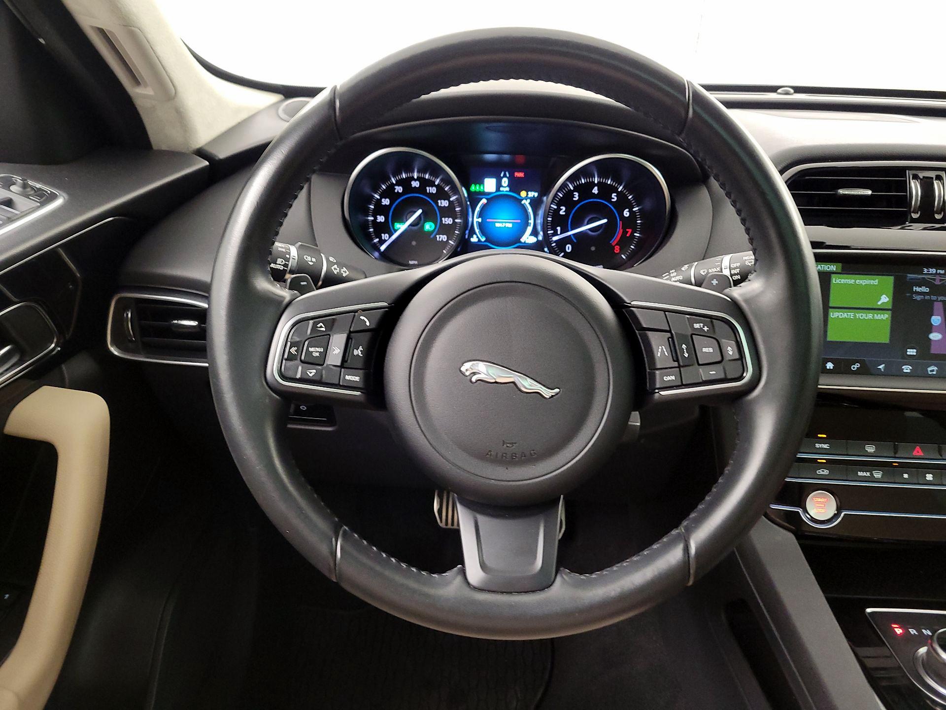 Thumbnail: 2020 Jaguar F-Pace - 10