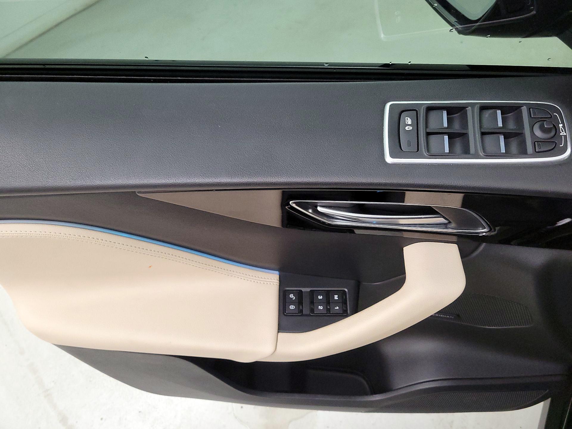 Thumbnail: 2020 Jaguar F-Pace - 12