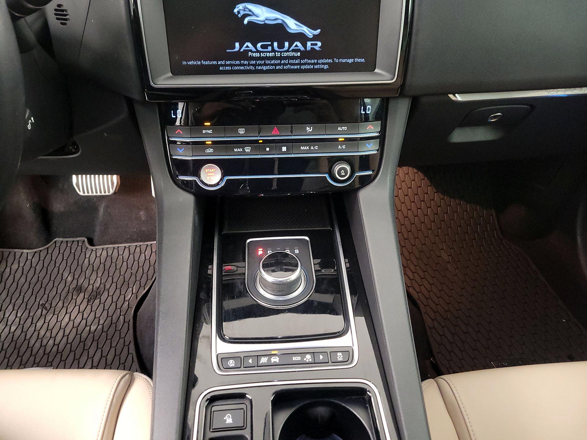 Thumbnail: 2020 Jaguar F-Pace - 18