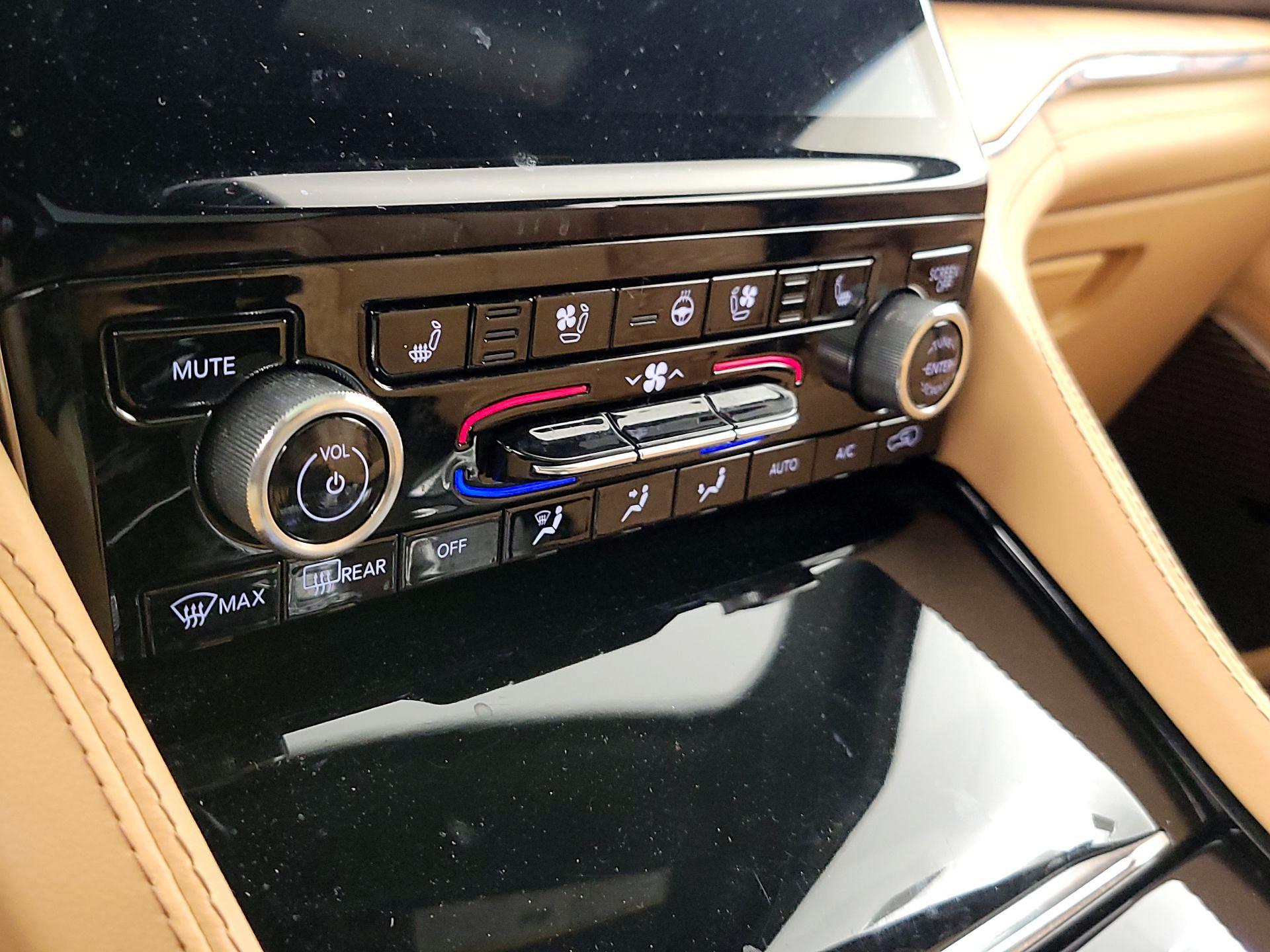 Thumbnail: 2023 Jeep Grand Cherokee - 17