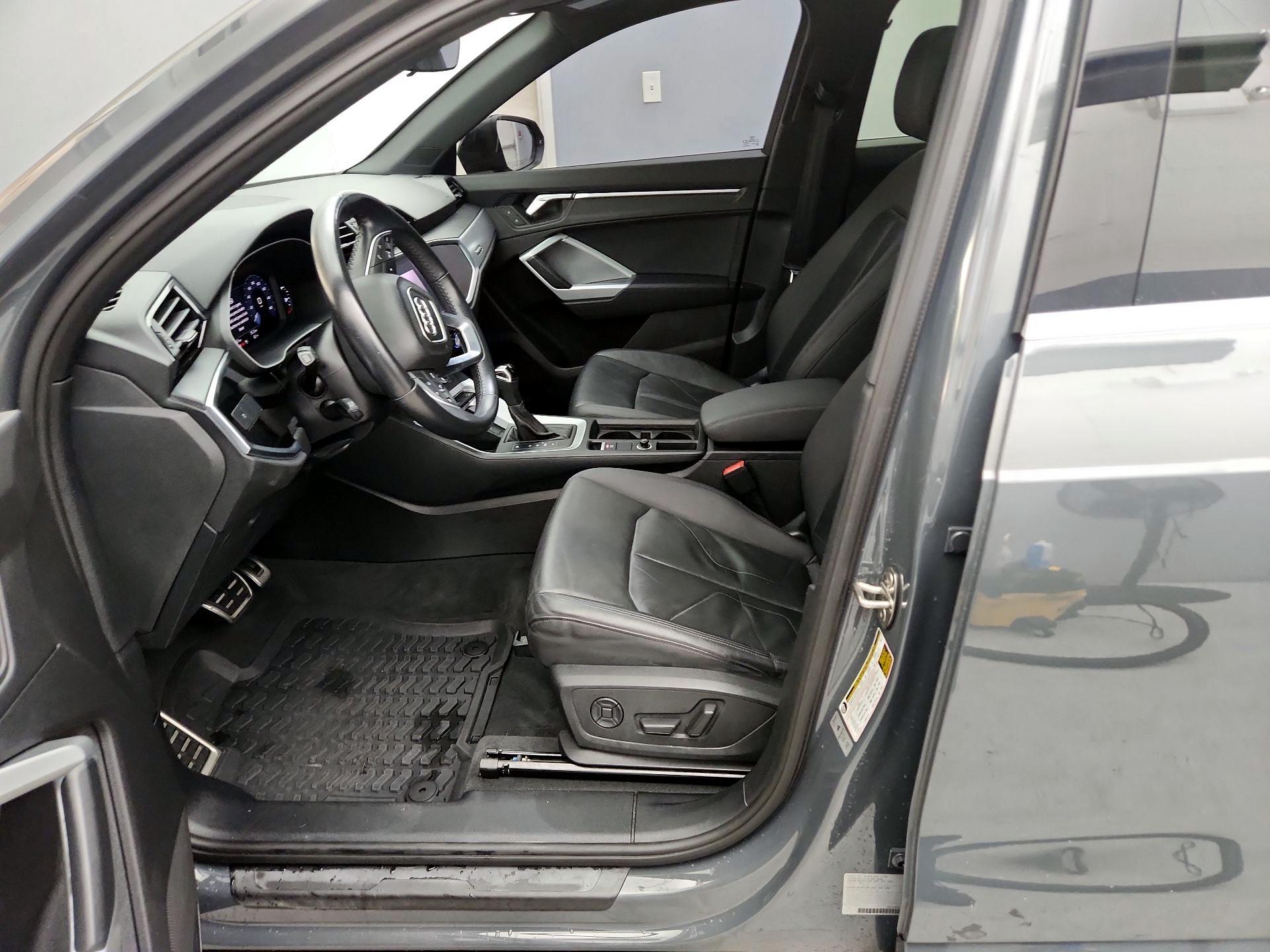 Thumbnail: 2020 Audi Q3 - 11