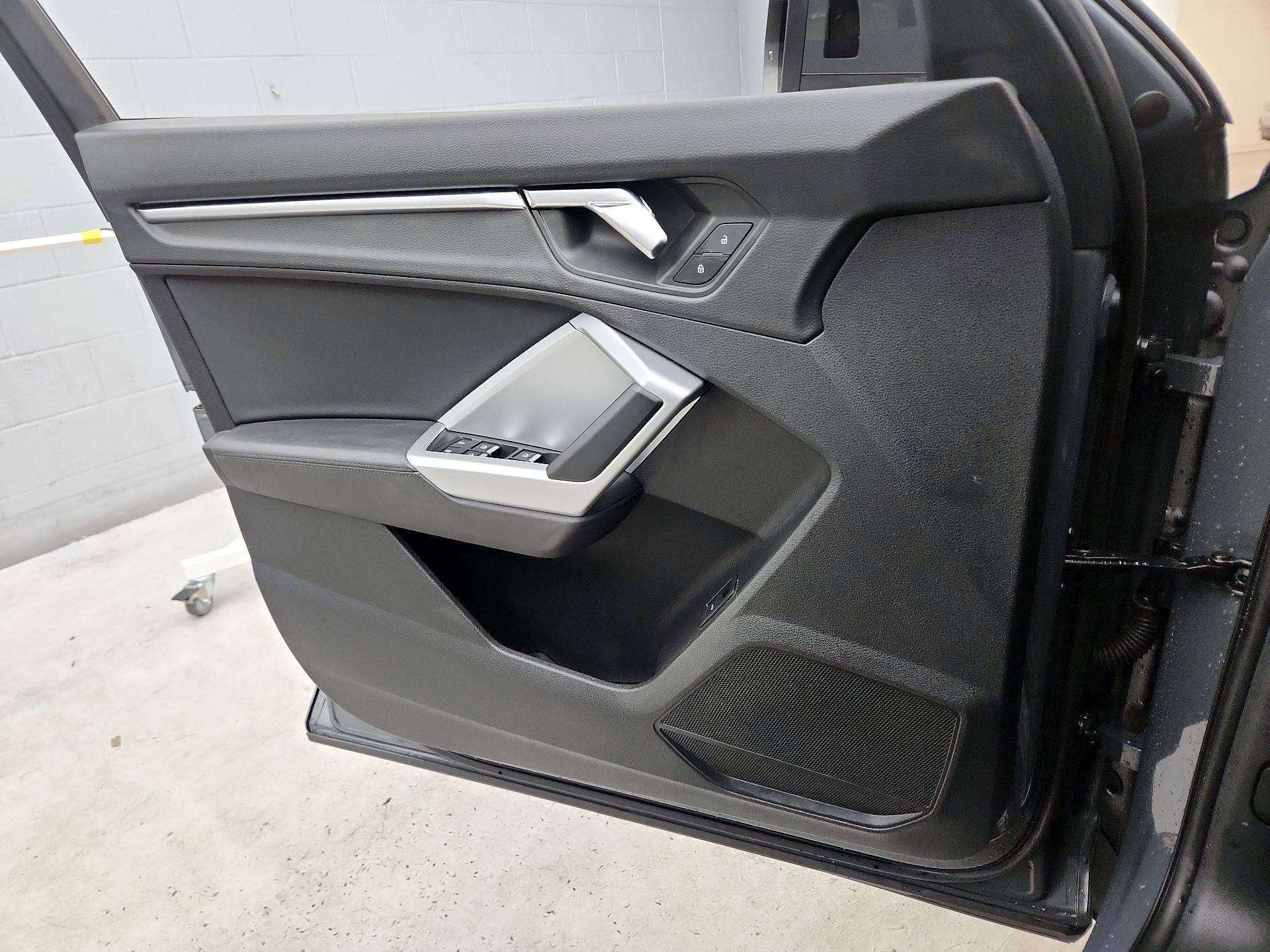 Thumbnail: 2020 Audi Q3 - 12