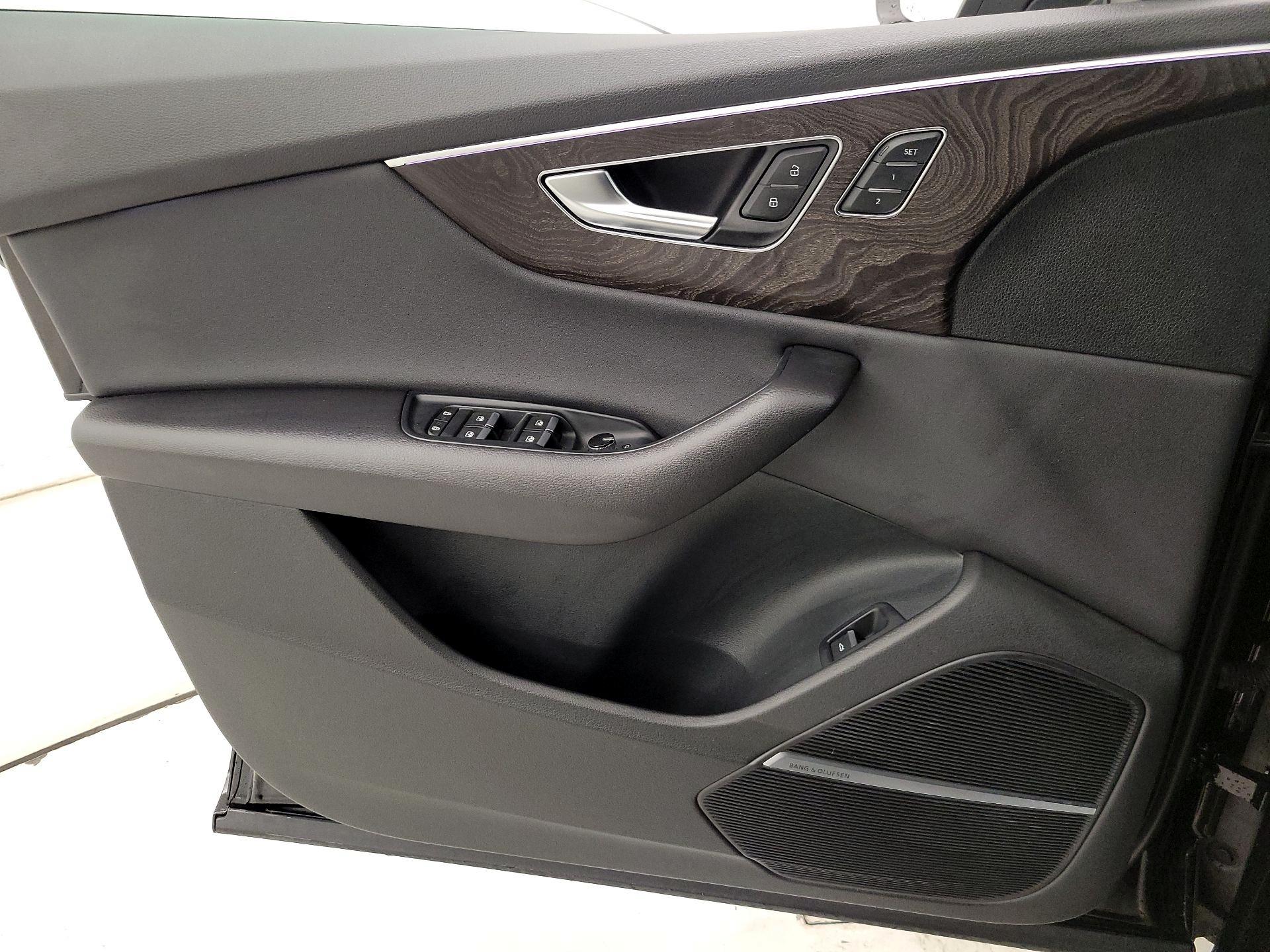 Thumbnail: 2022 Audi Q8 - 12