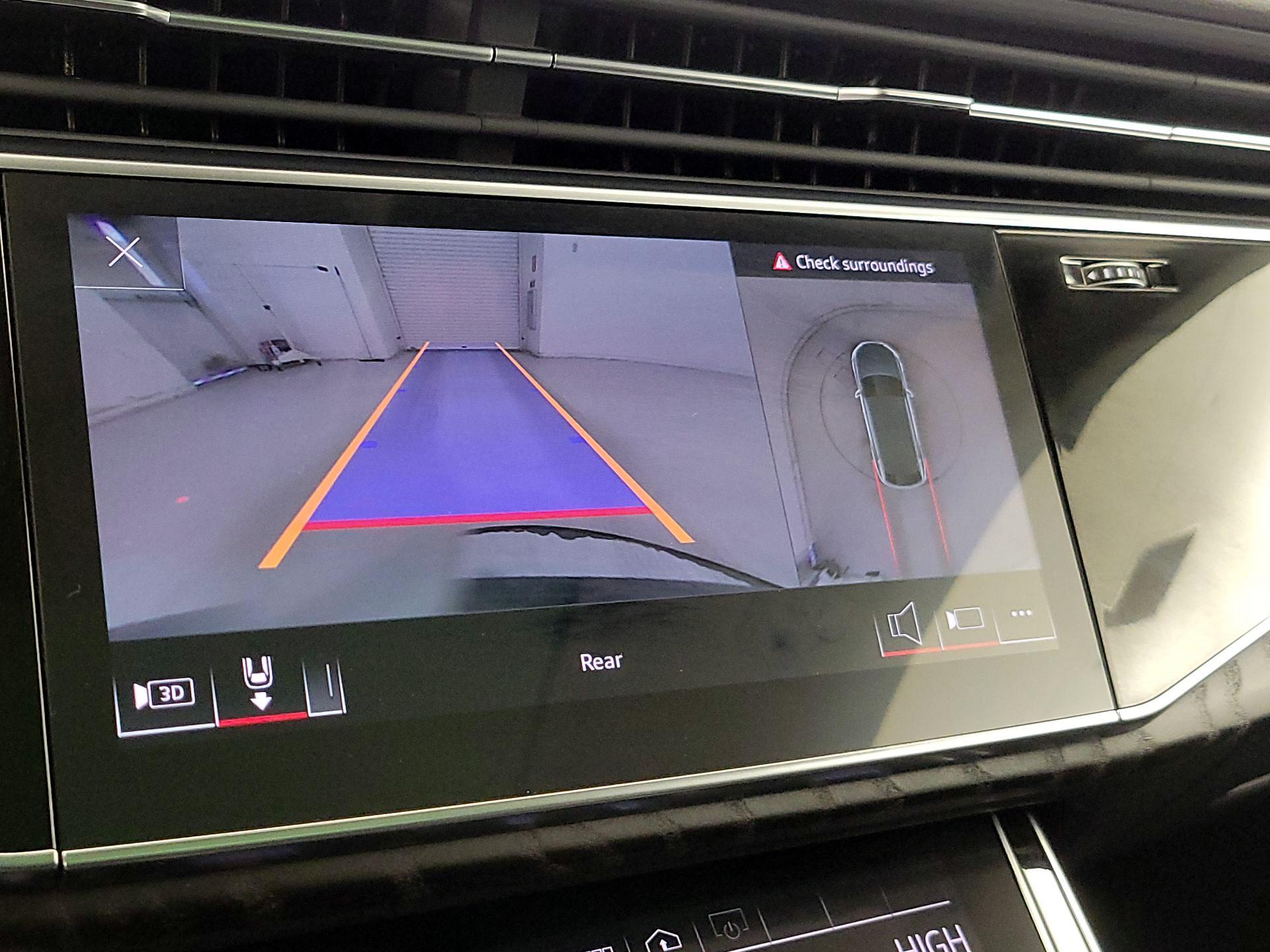 Thumbnail: 2022 Audi Q8 - 15