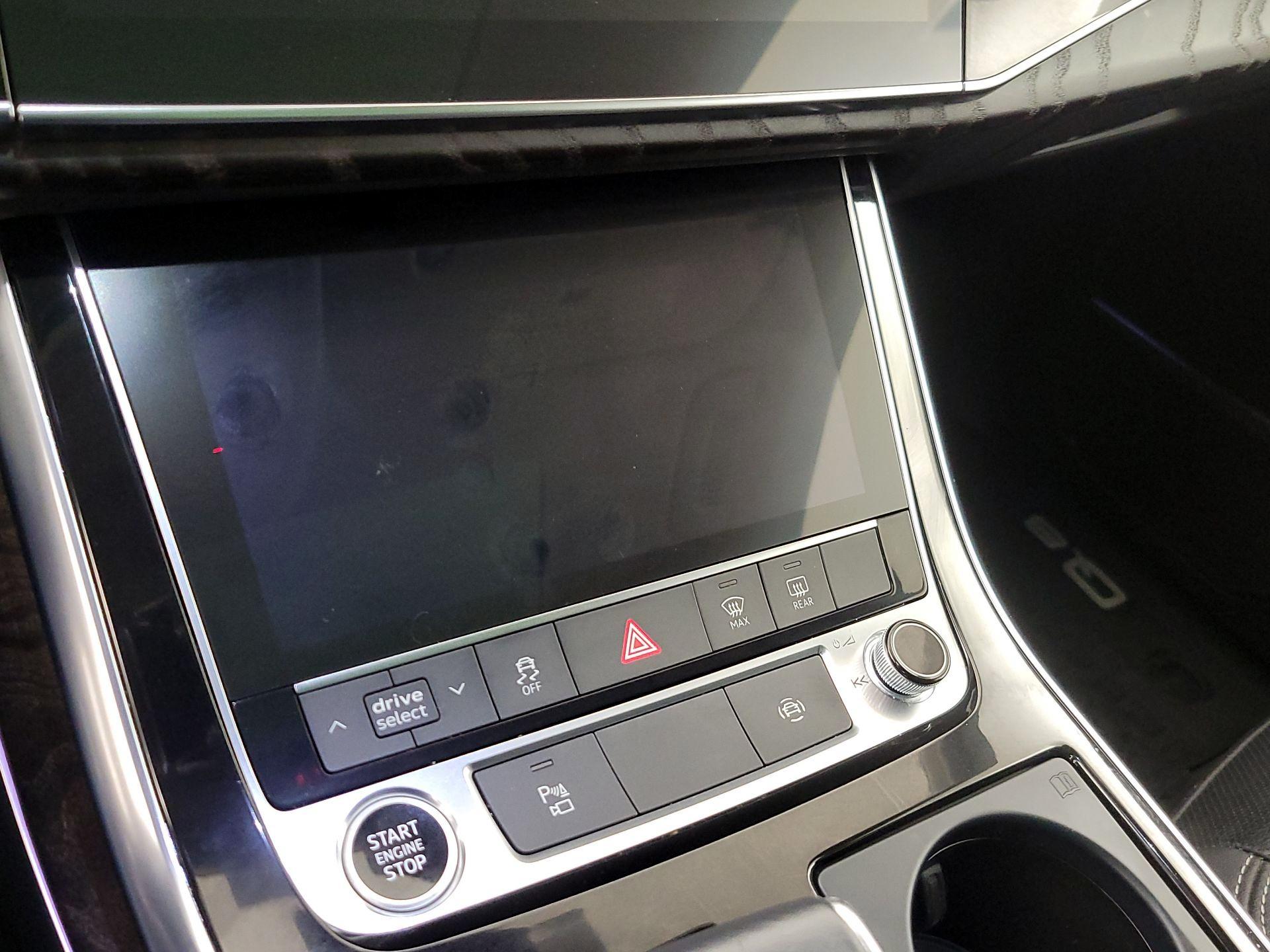 Thumbnail: 2022 Audi Q8 - 17