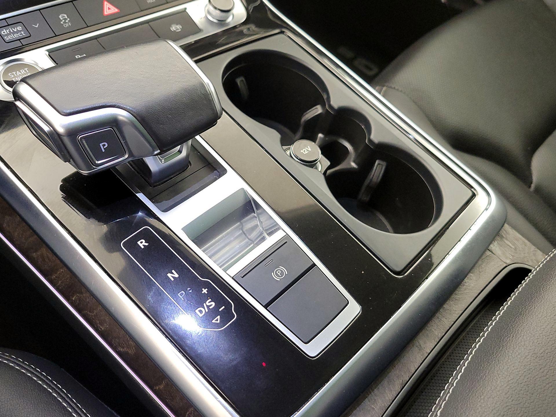 Thumbnail: 2022 Audi Q8 - 18