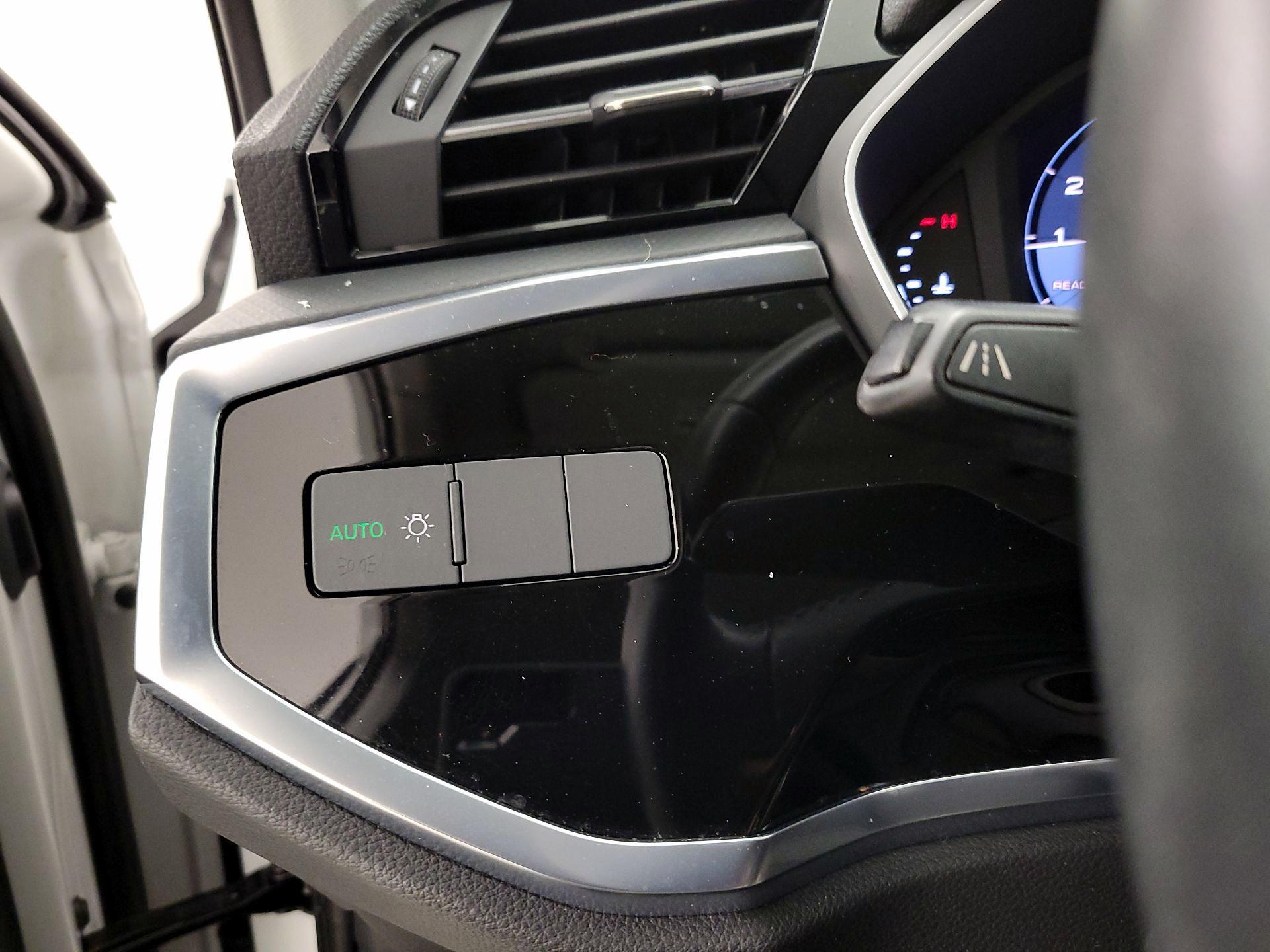 Thumbnail: 2020 Audi Q3 - 13