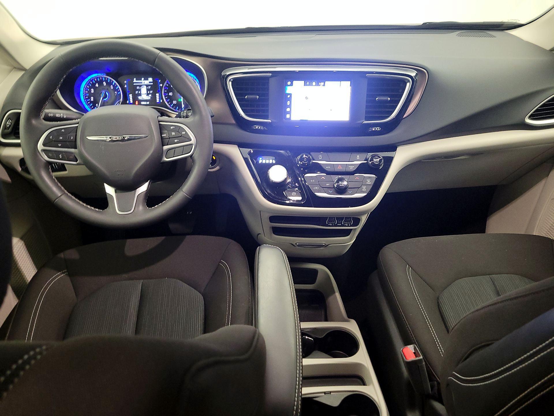 Thumbnail: 2023 Chrysler Voyager - 9