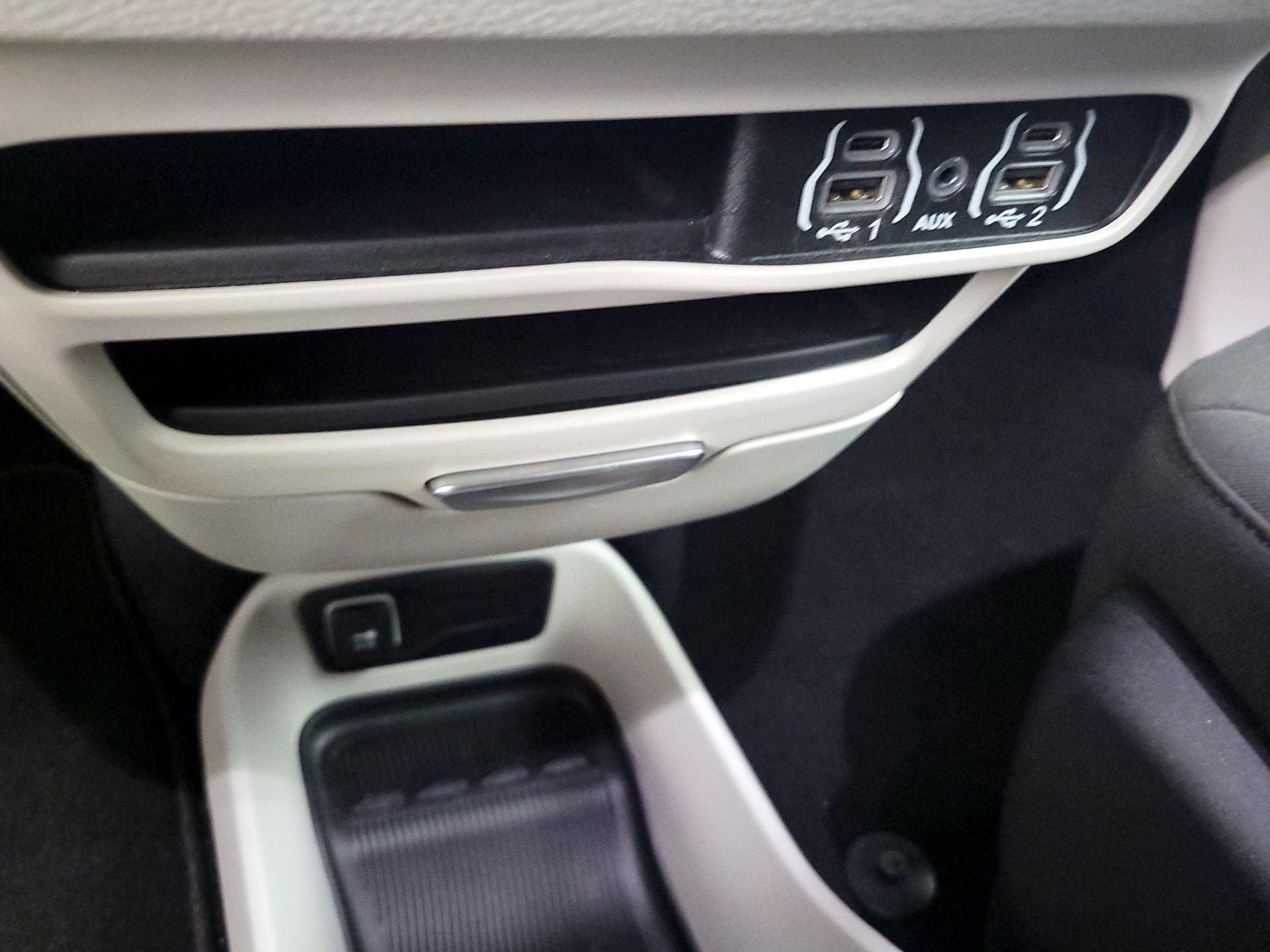 Thumbnail: 2023 Chrysler Voyager - 18