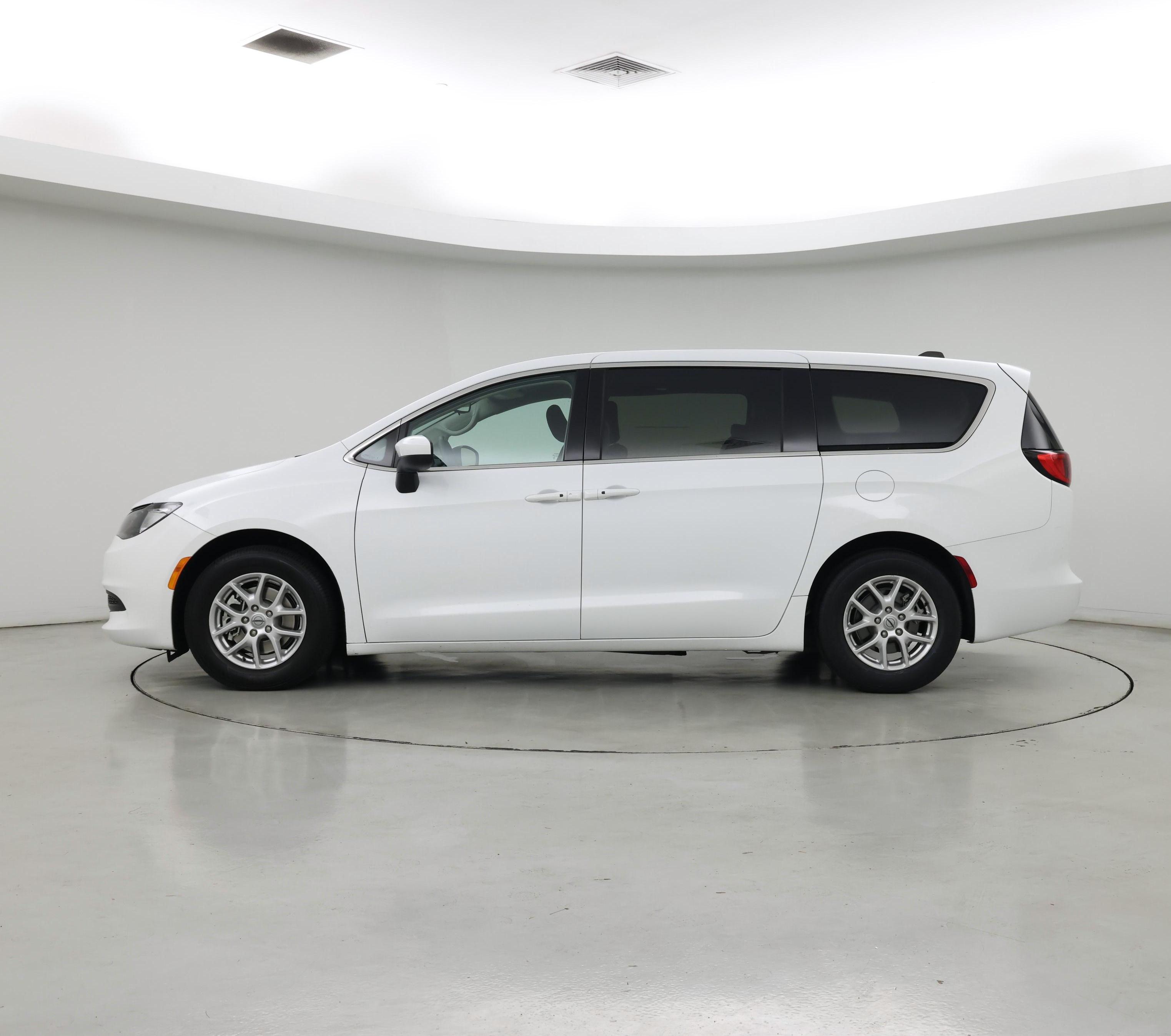 Thumbnail: 2023 Chrysler Voyager - 3