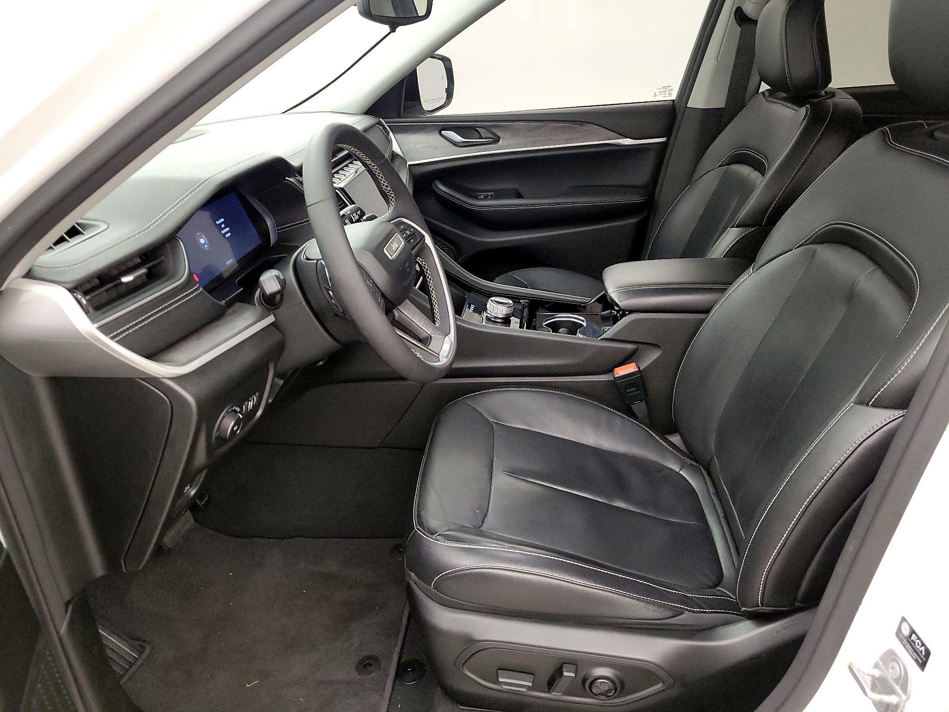 Thumbnail: 2023 Jeep Grand Cherokee - 11