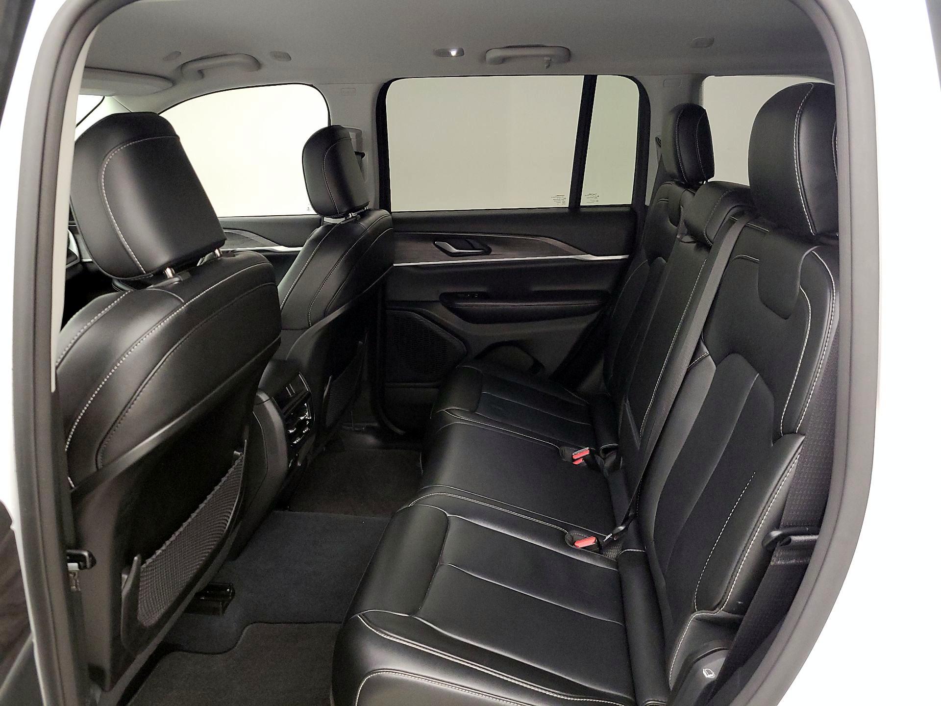 Thumbnail: 2023 Jeep Grand Cherokee - 20