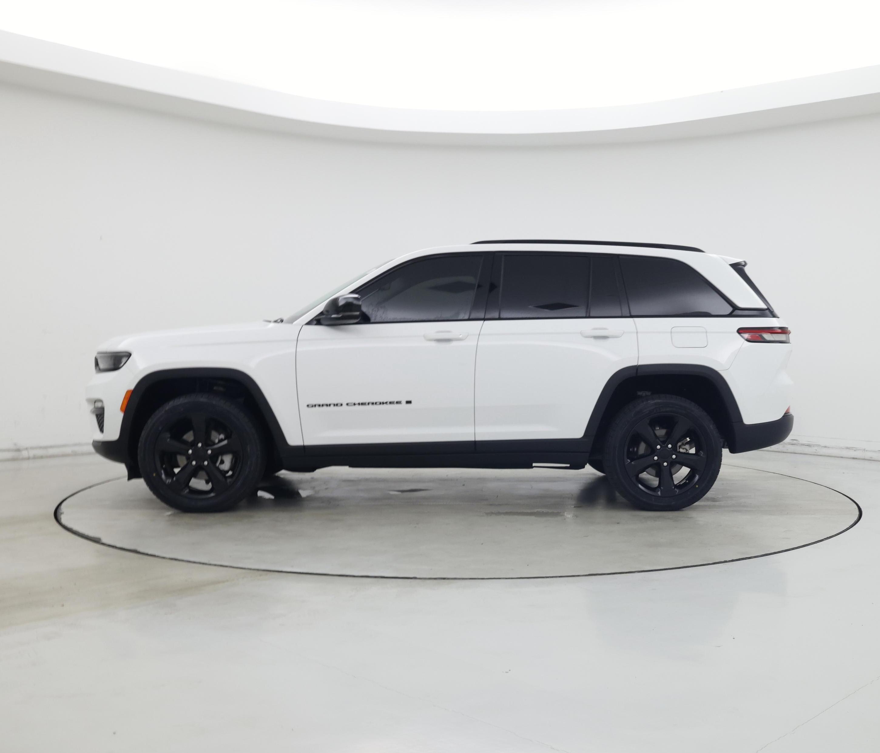 Thumbnail: 2023 Jeep Grand Cherokee - 3