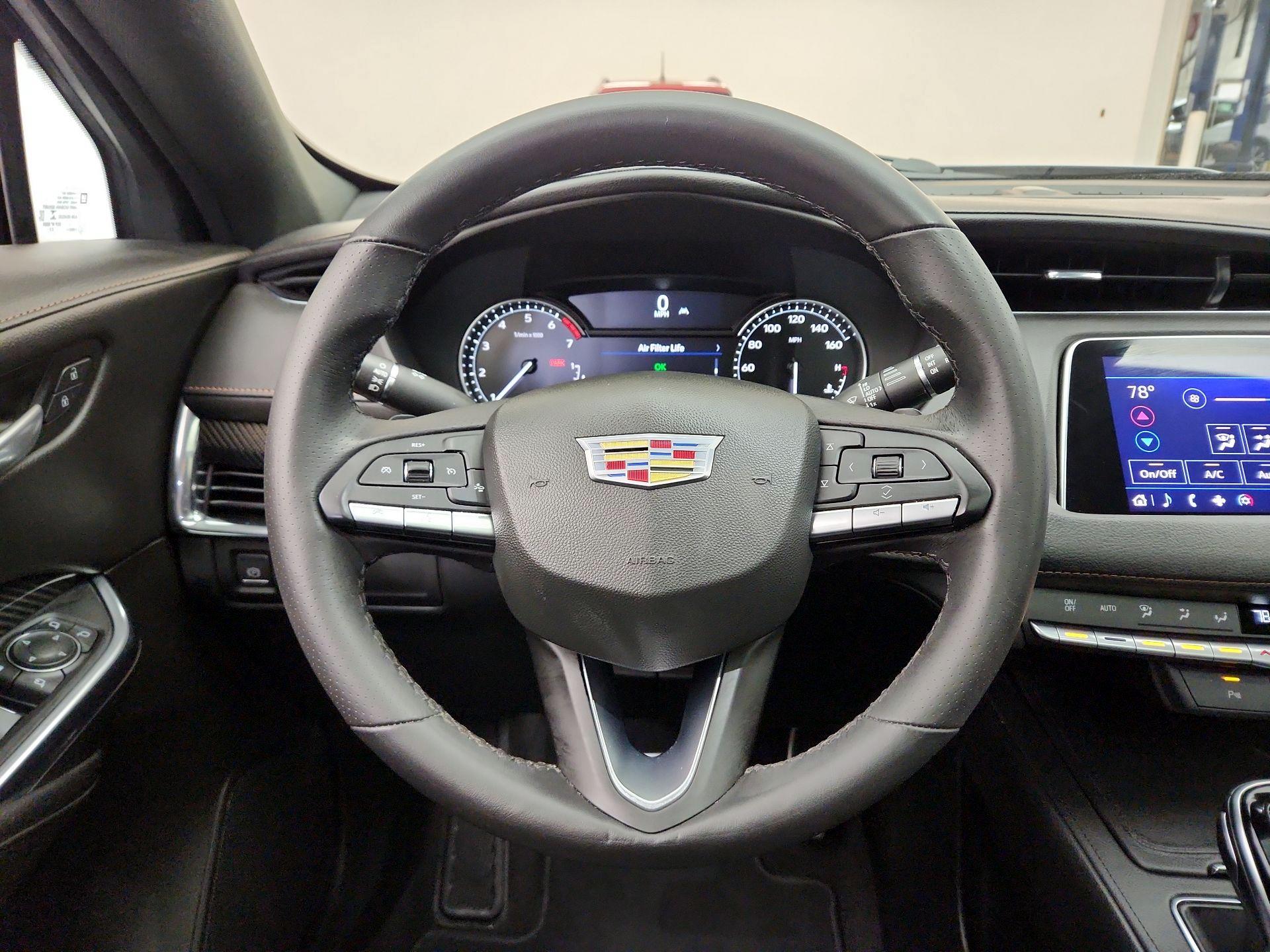 Thumbnail: 2023 Cadillac XT4 - 10