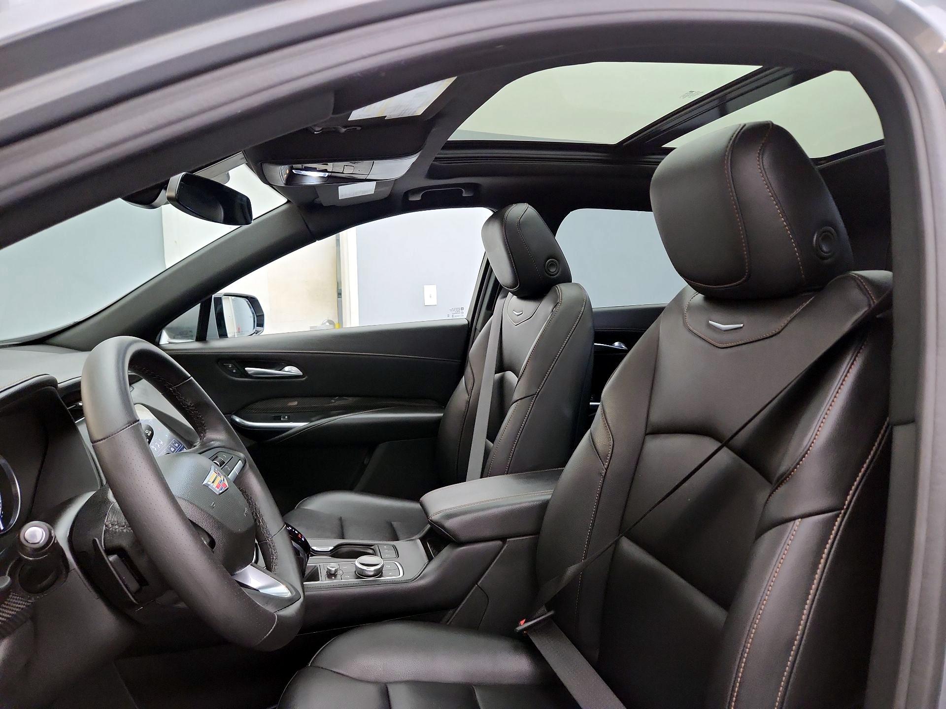 Thumbnail: 2023 Cadillac XT4 - 19