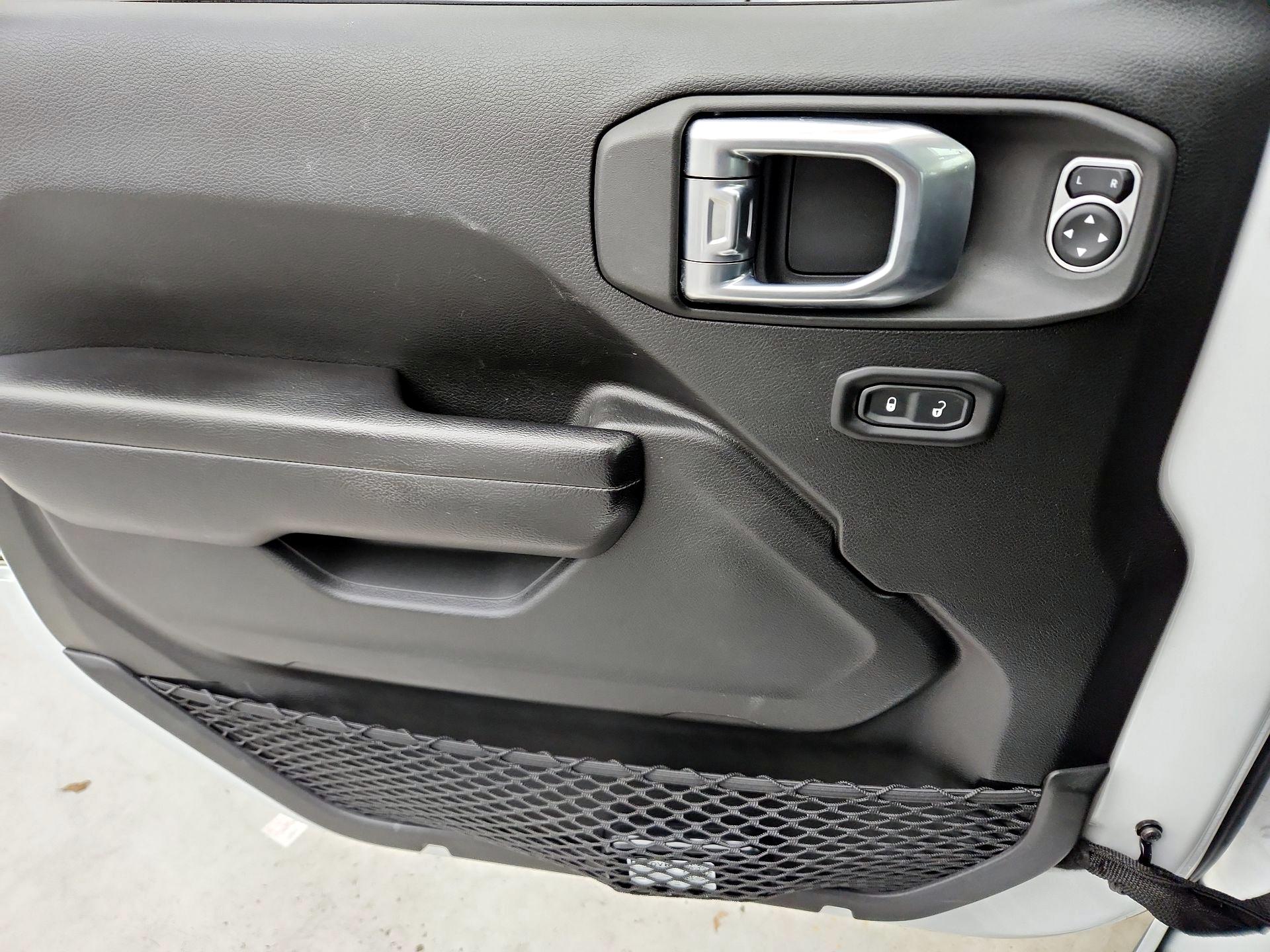 Thumbnail: 2021 Jeep Gladiator - 12