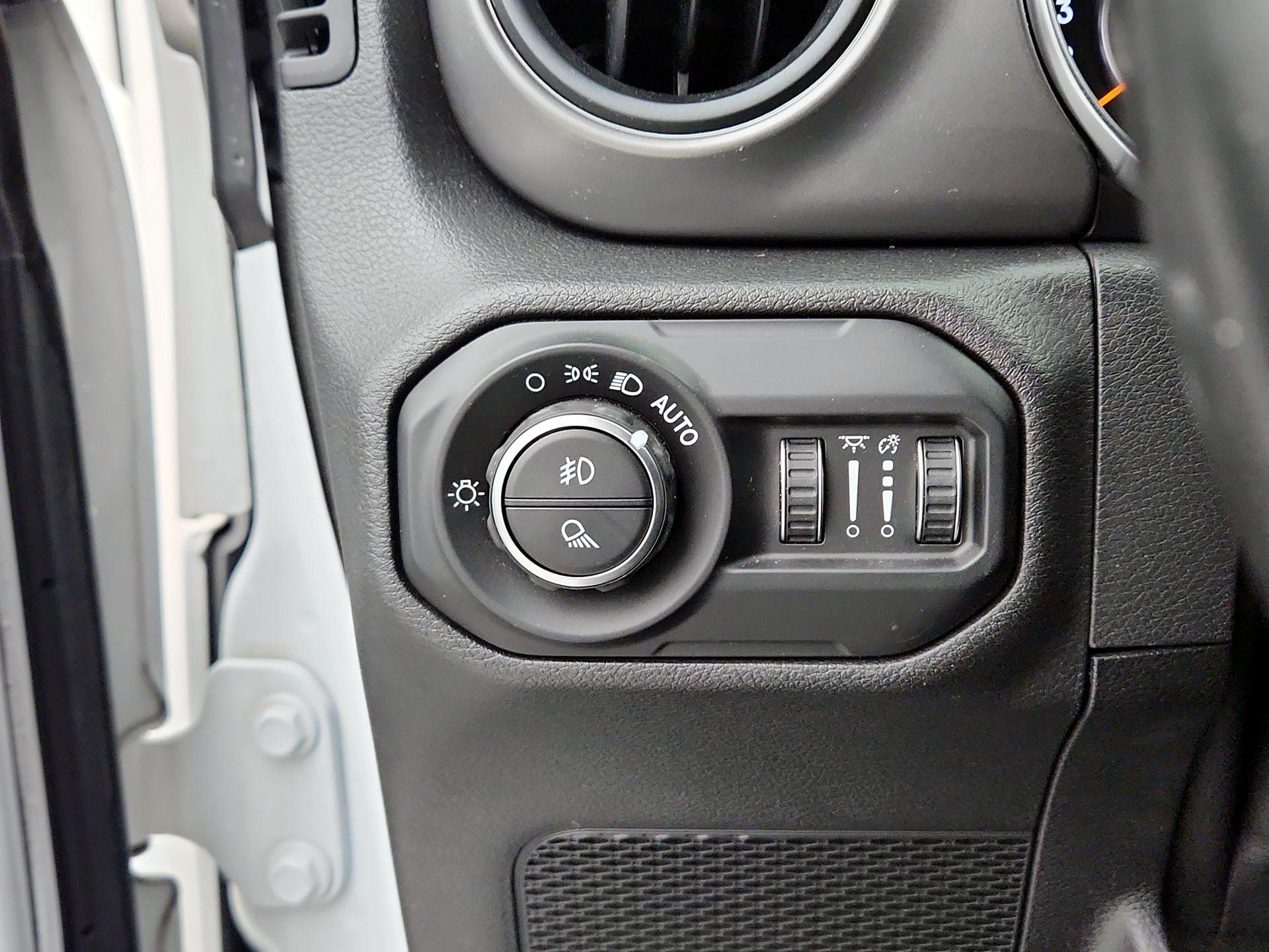 Thumbnail: 2021 Jeep Gladiator - 13