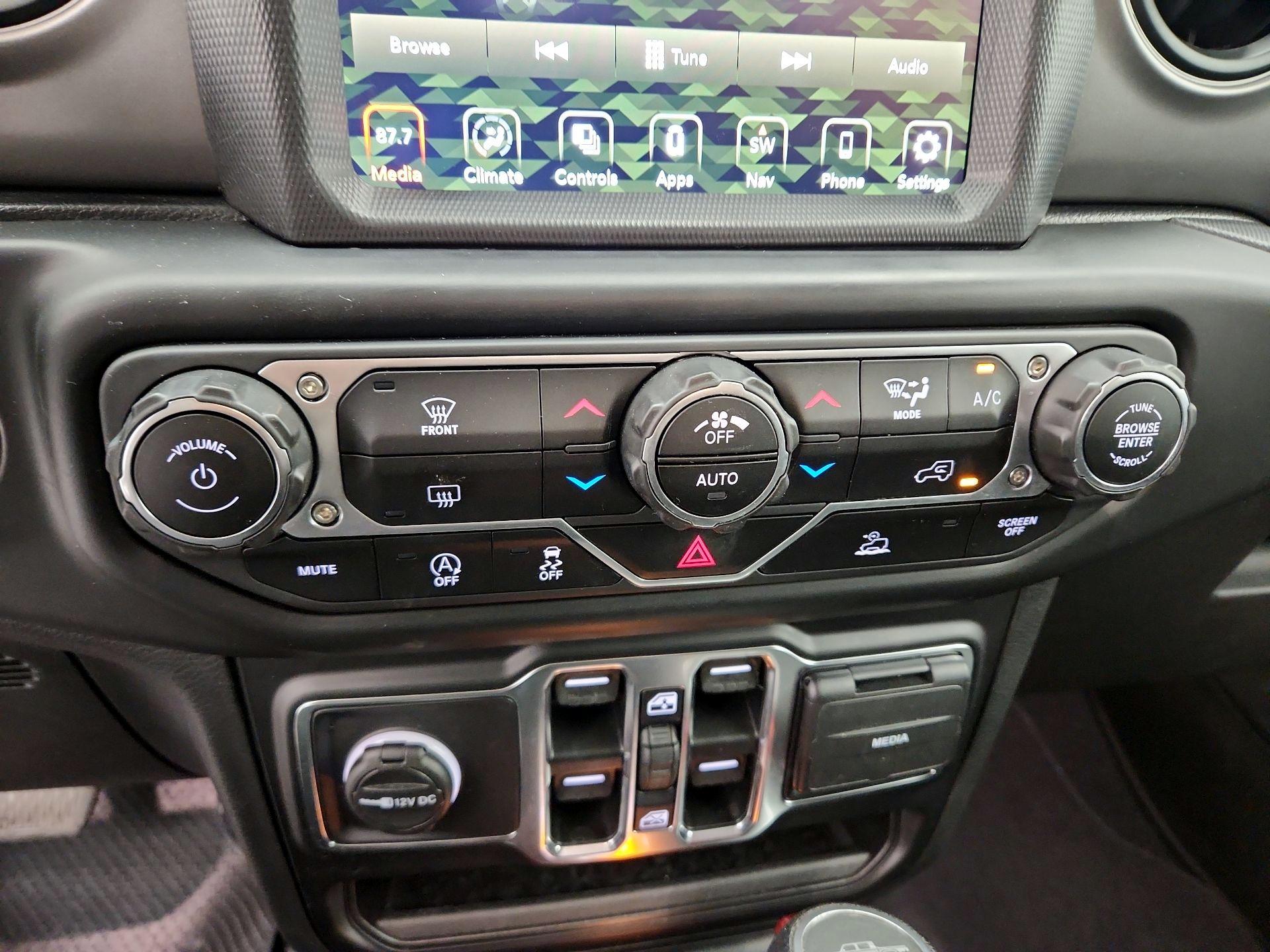 Thumbnail: 2021 Jeep Gladiator - 17